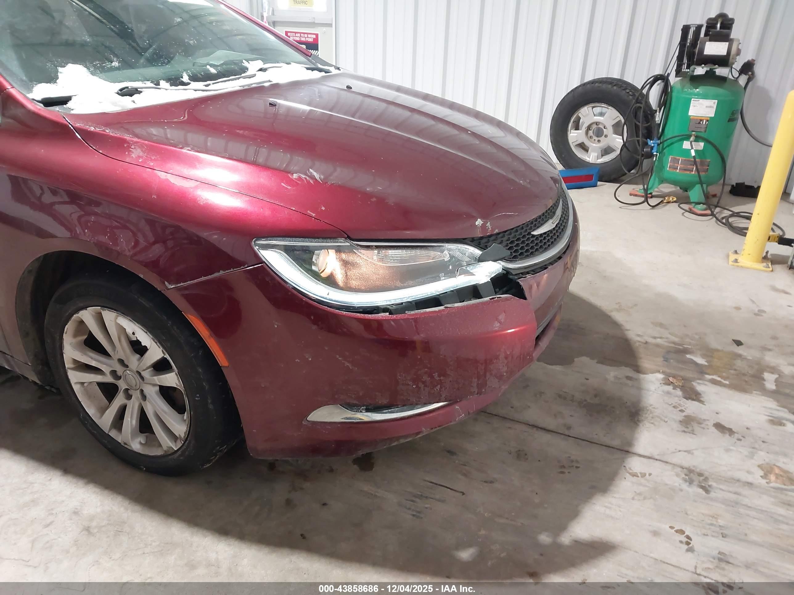 CHRYSLER 200 image 6