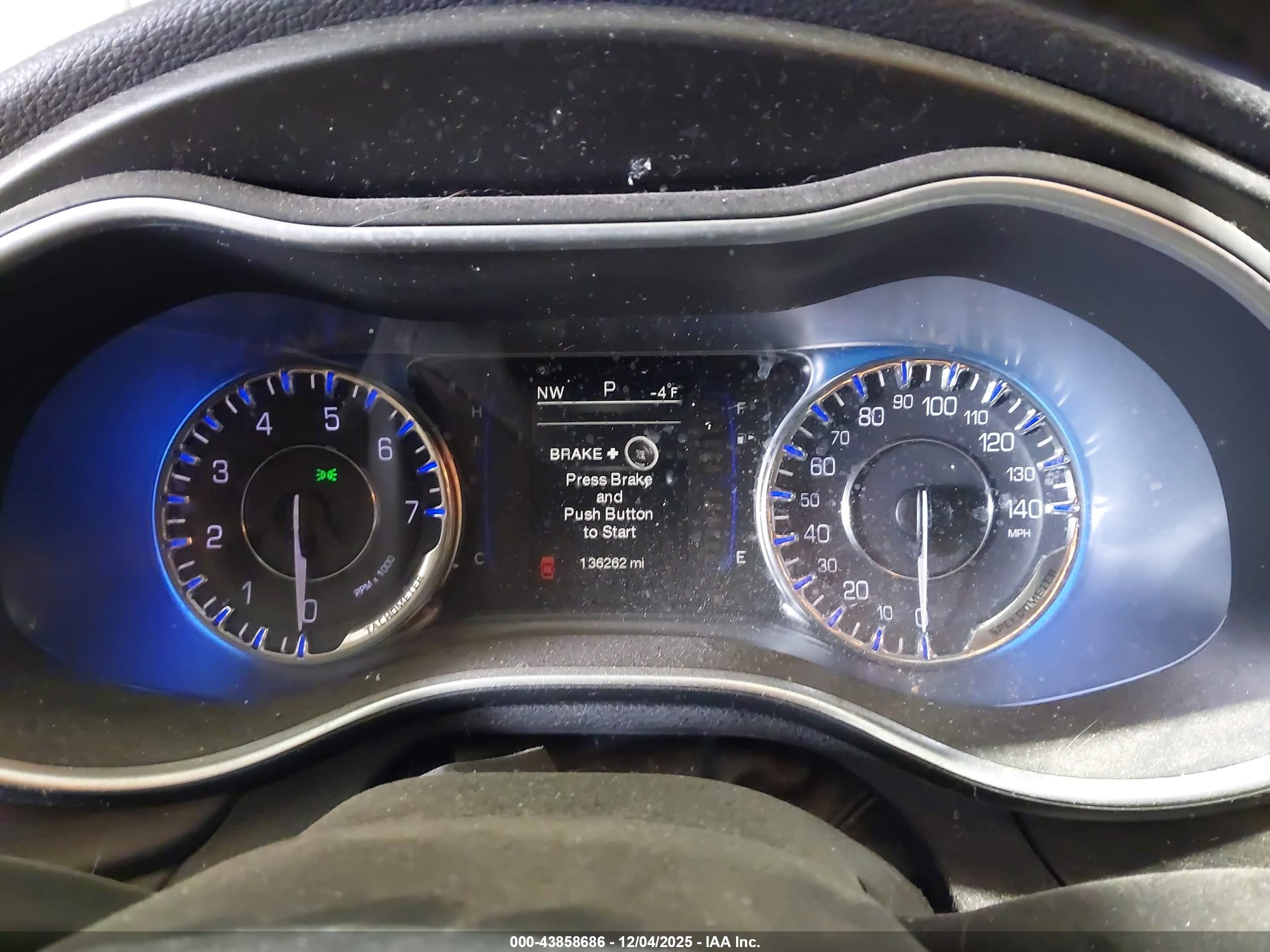 CHRYSLER 200 image 7