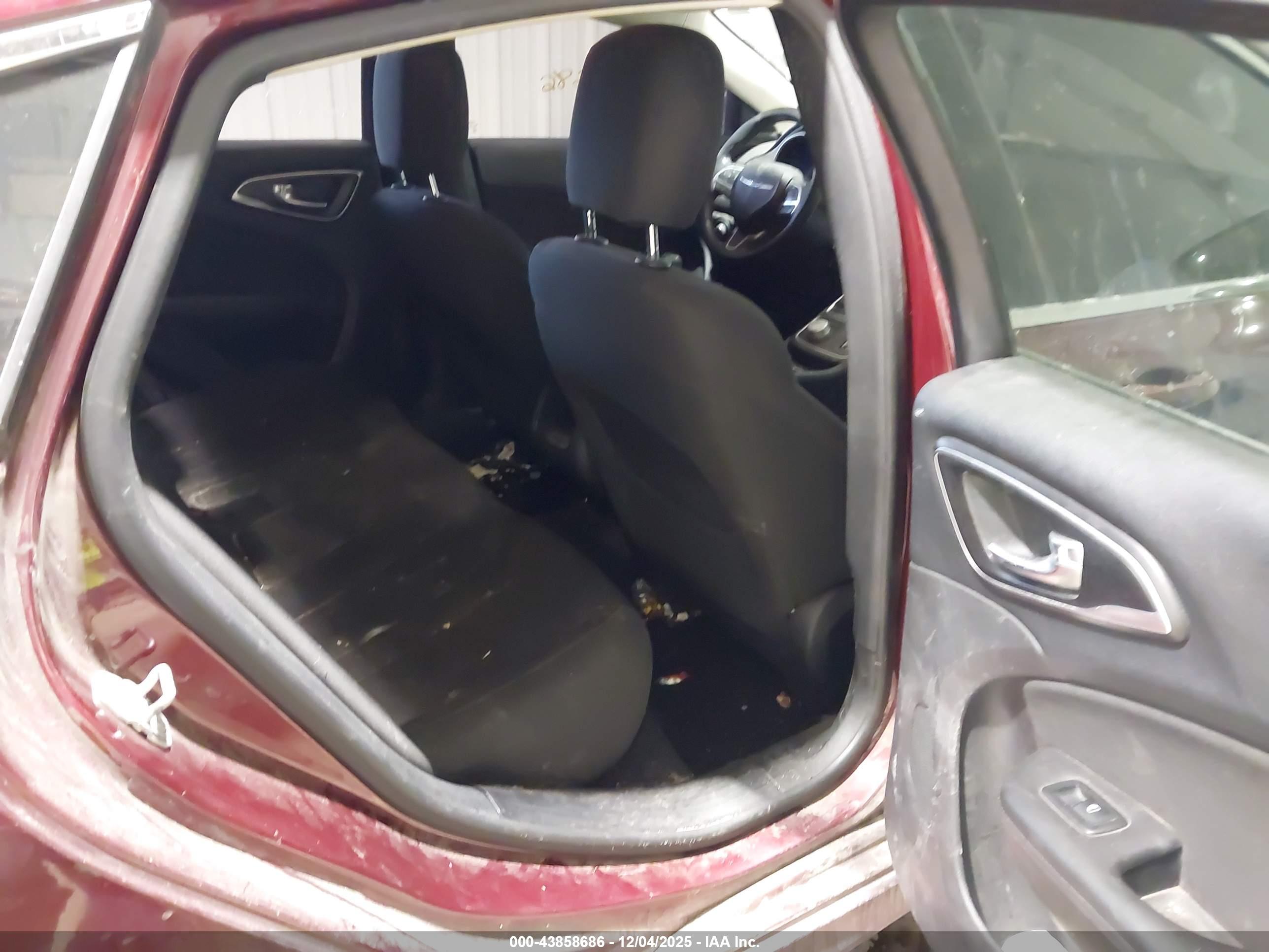 CHRYSLER 200 image 8