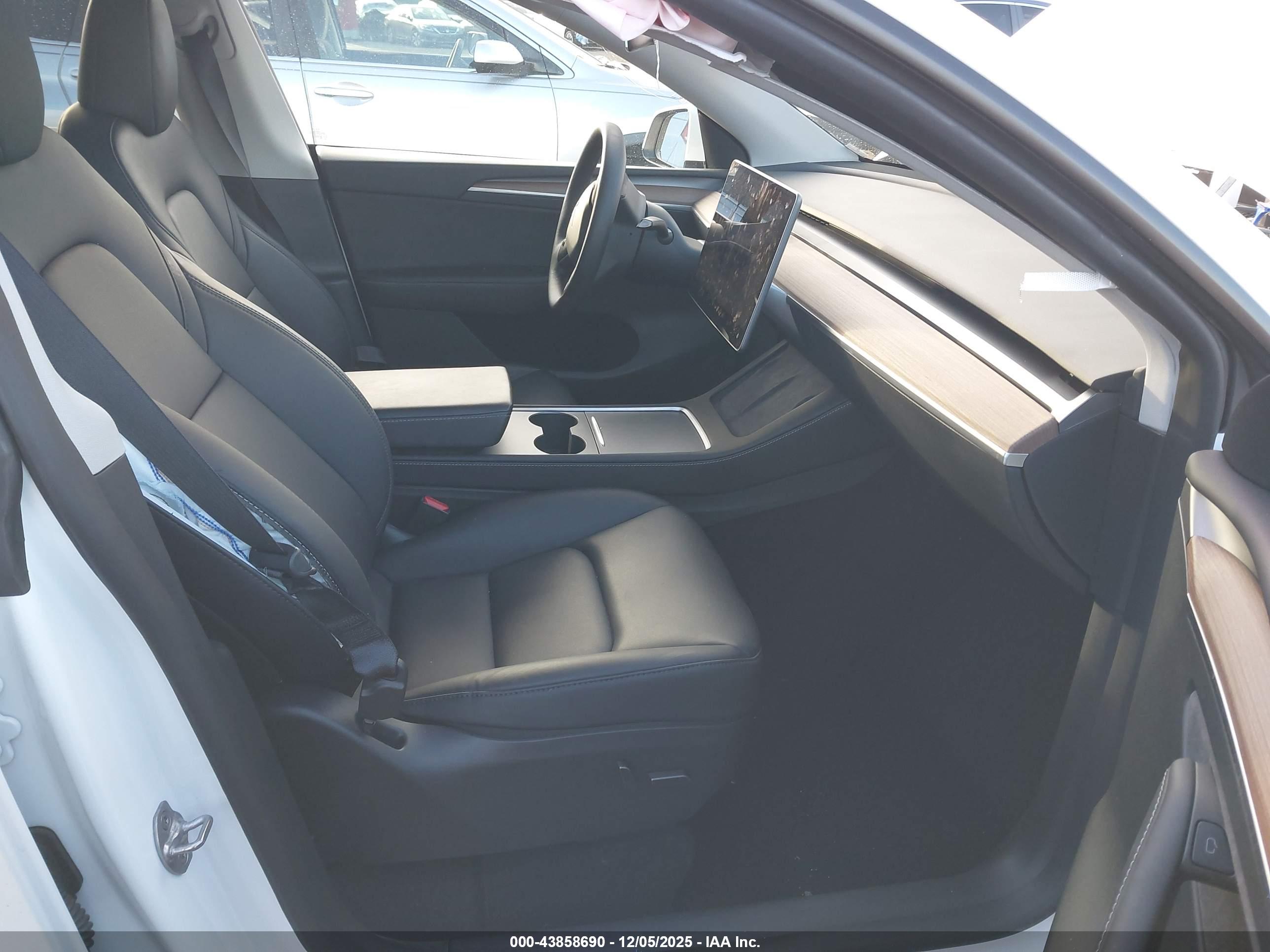 TESLA MODEL image 5