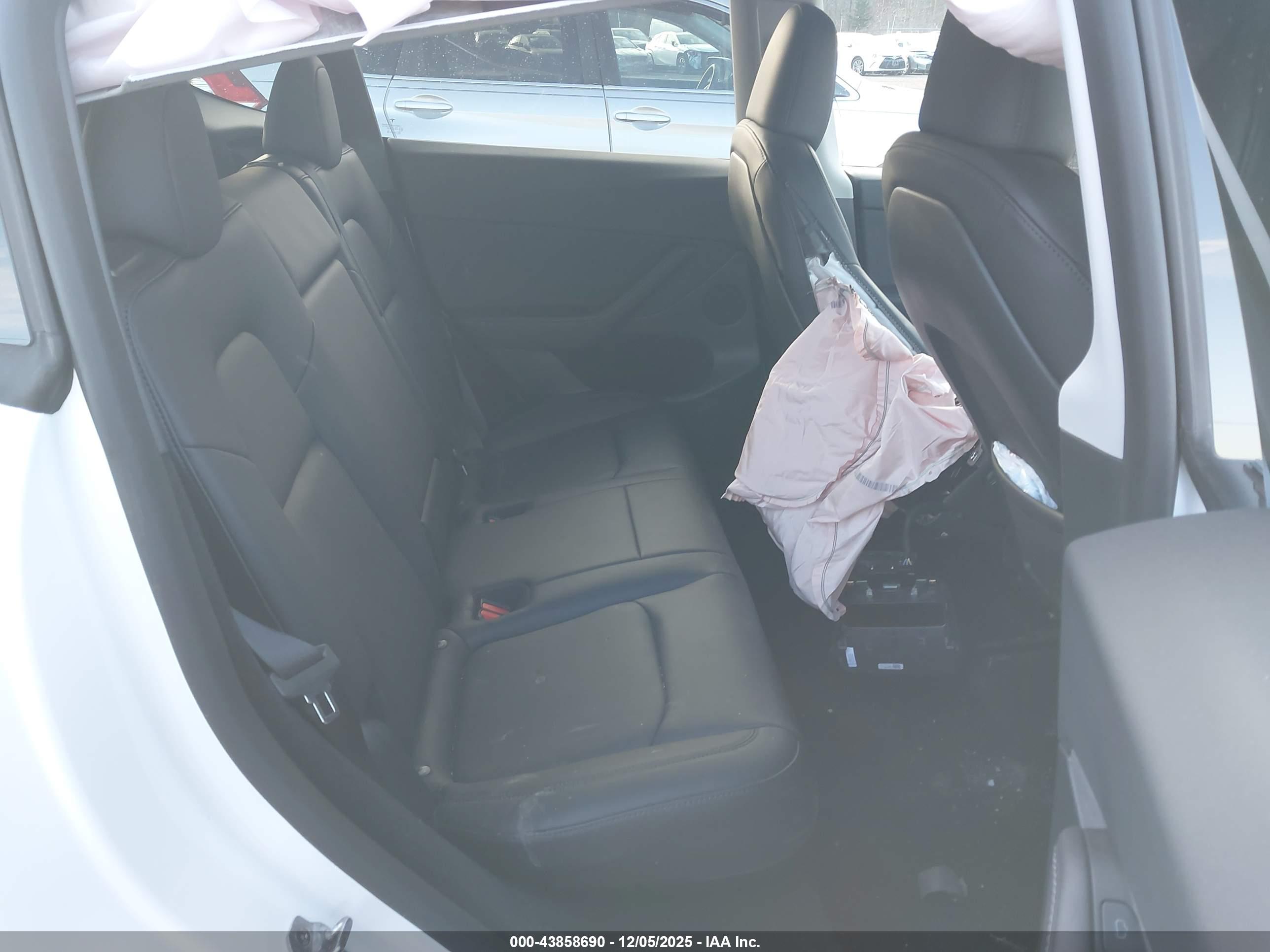 TESLA MODEL image 8