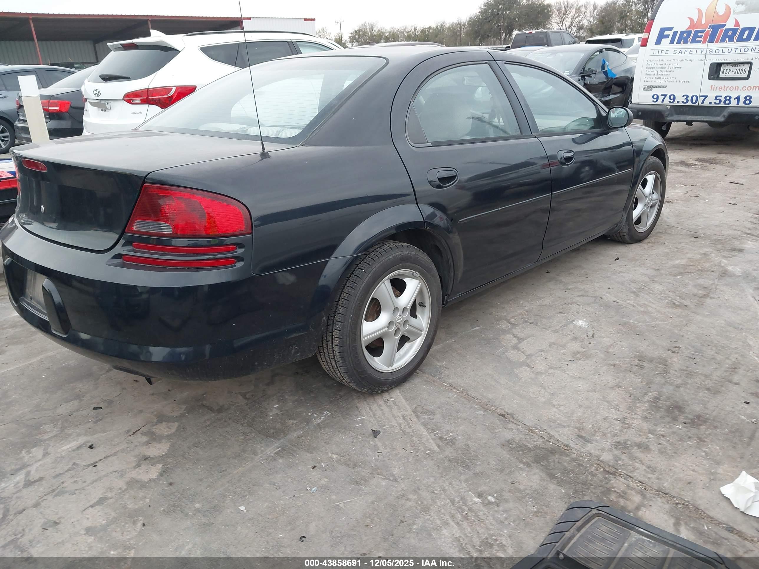 DODGE STRATUS image 4