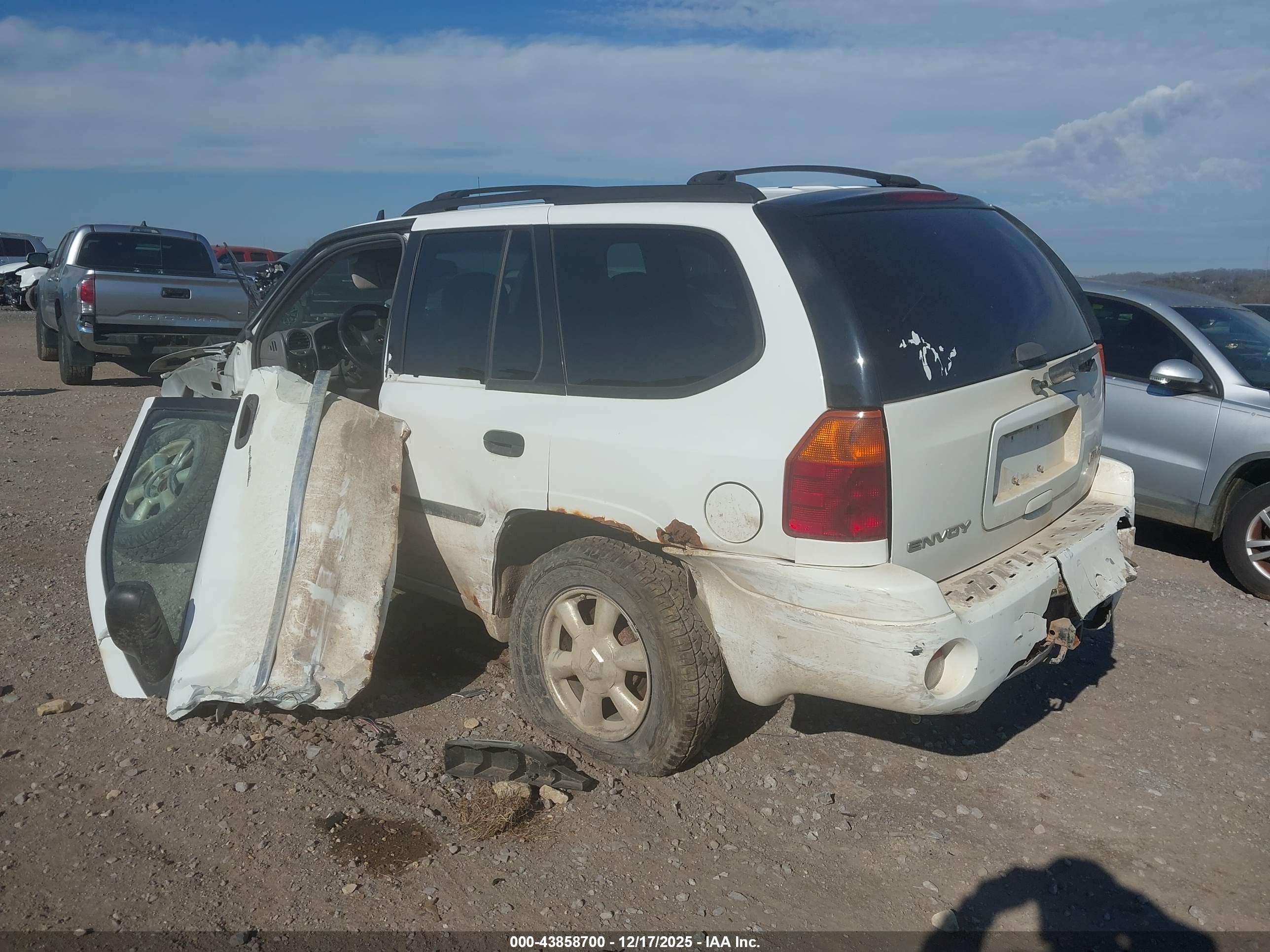 GMC ENVOY image 3