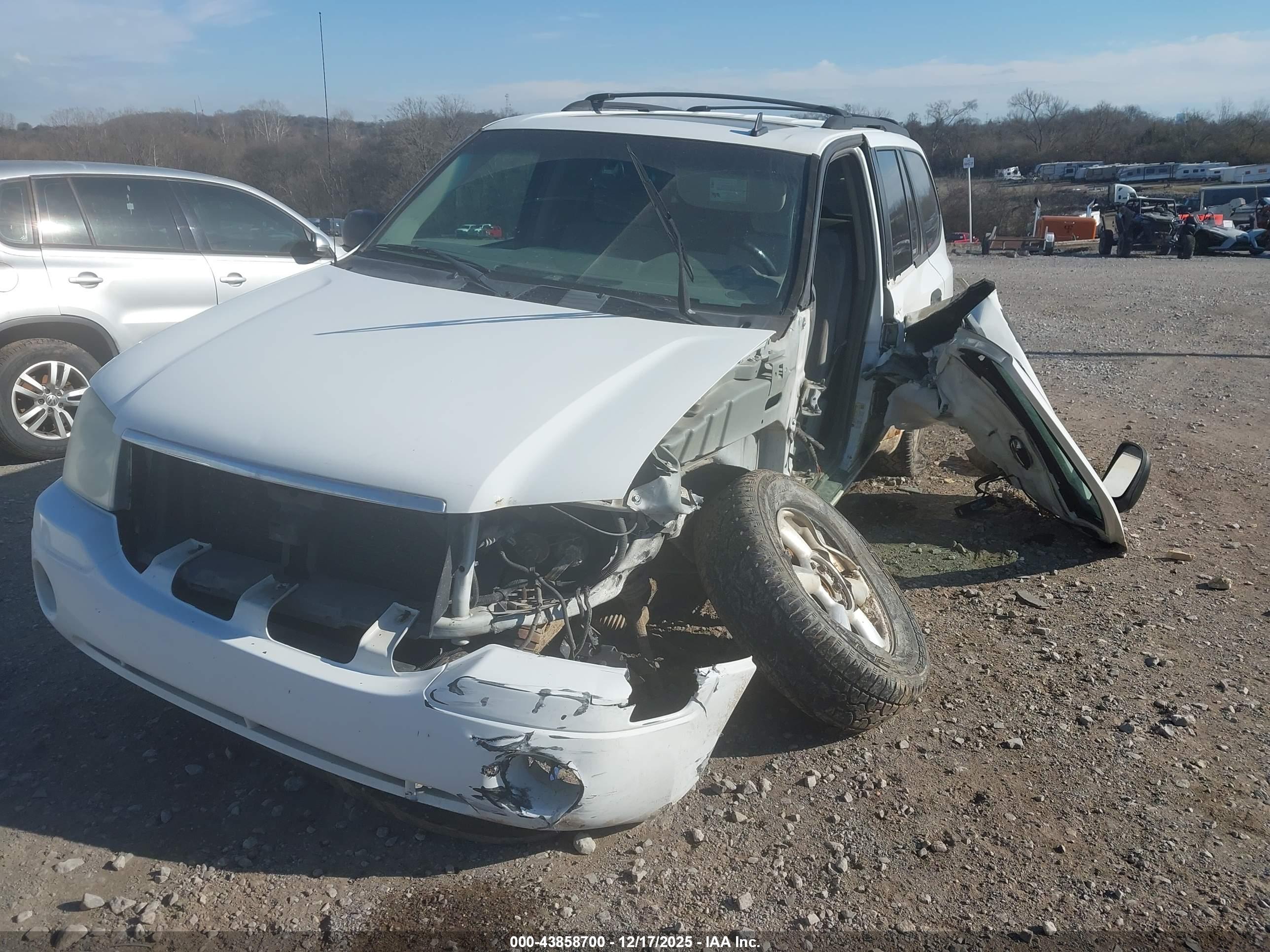 GMC ENVOY image 6
