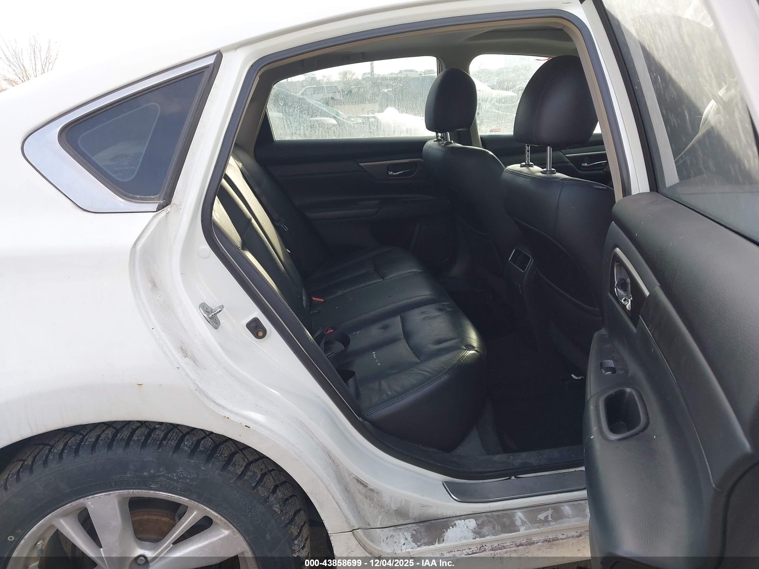 NISSAN ALTIMA image 8
