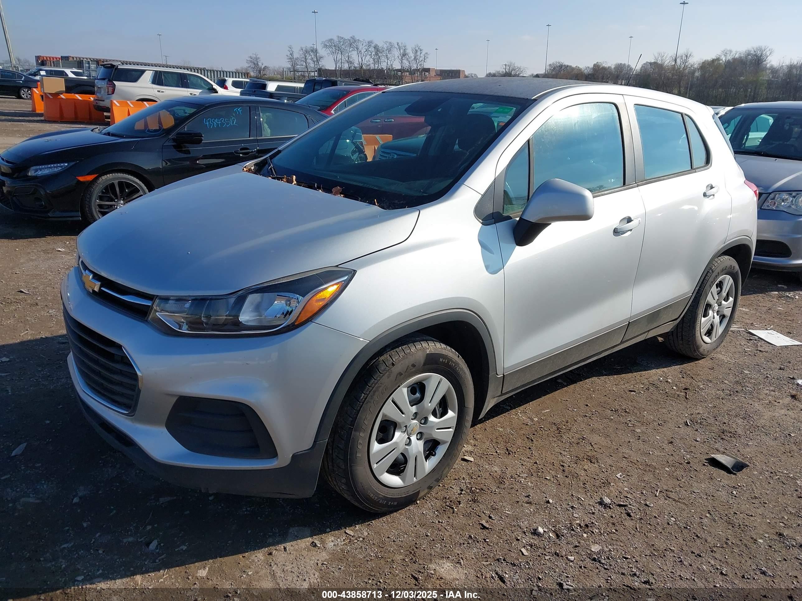 CHEVROLET TRAX image 2