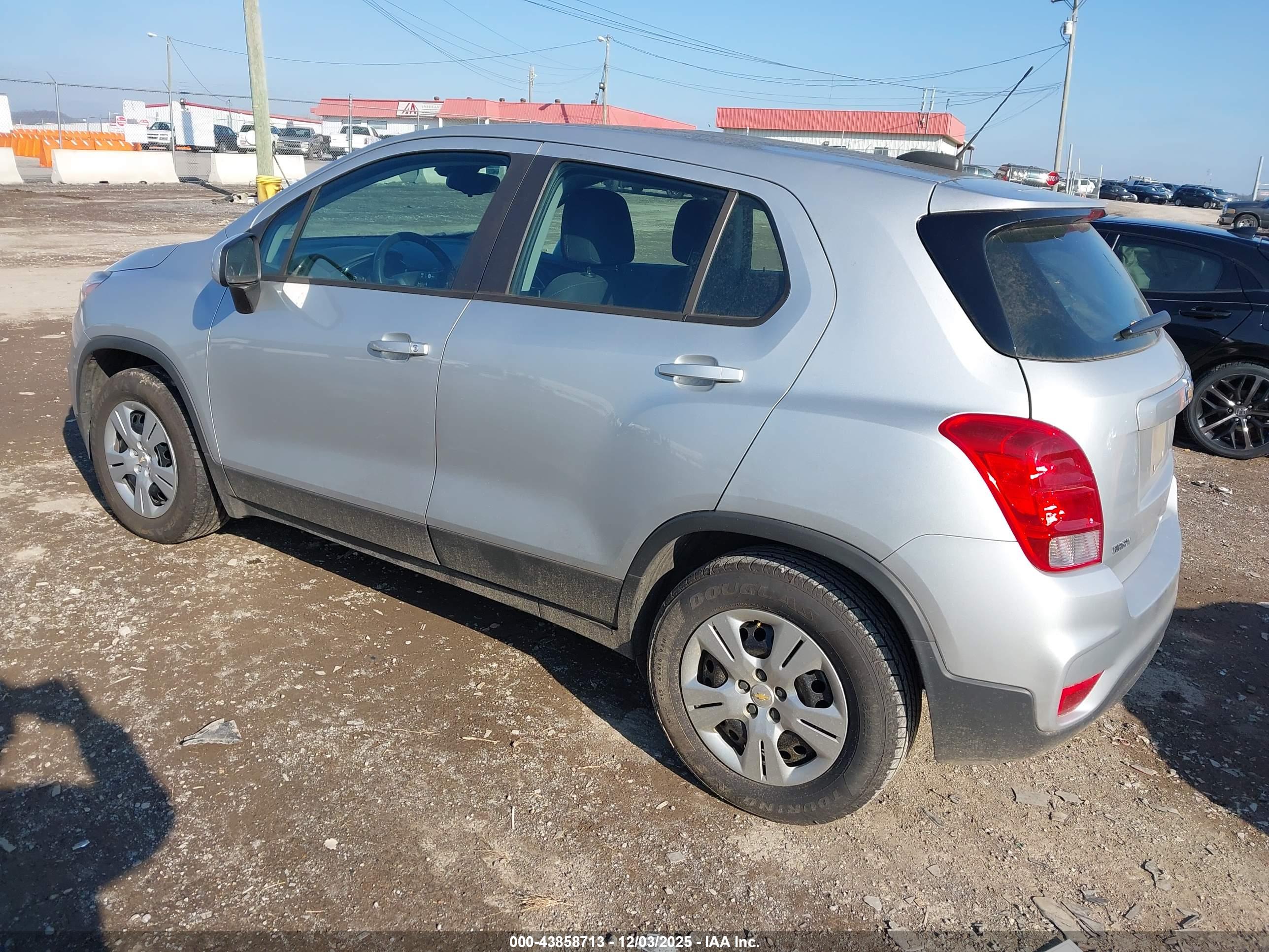 CHEVROLET TRAX image 3