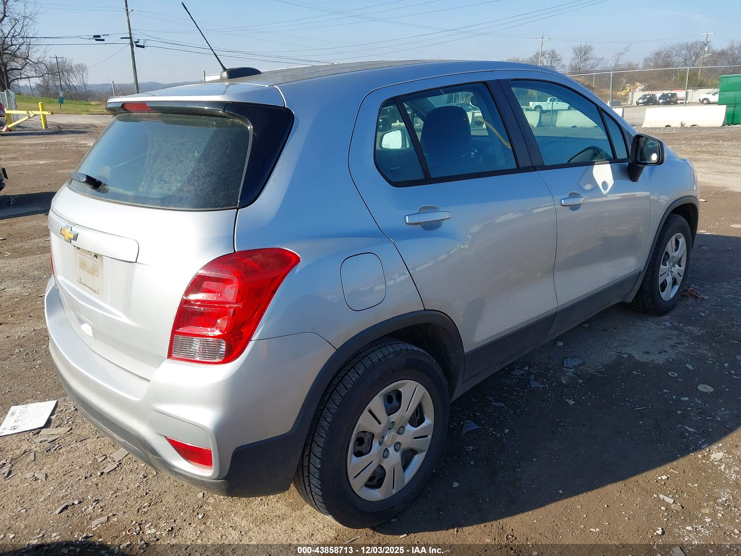 CHEVROLET TRAX image 4