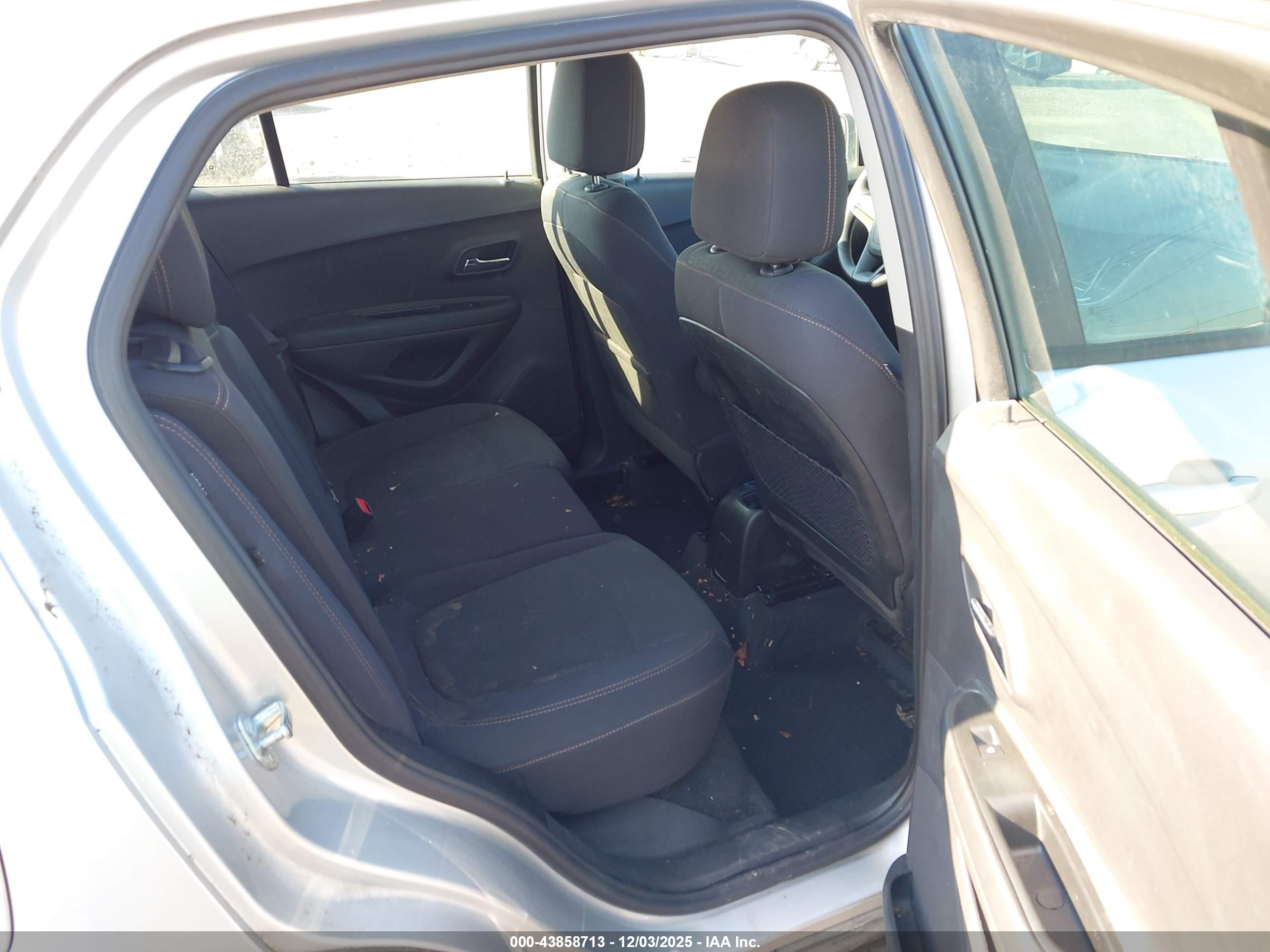 CHEVROLET TRAX image 8