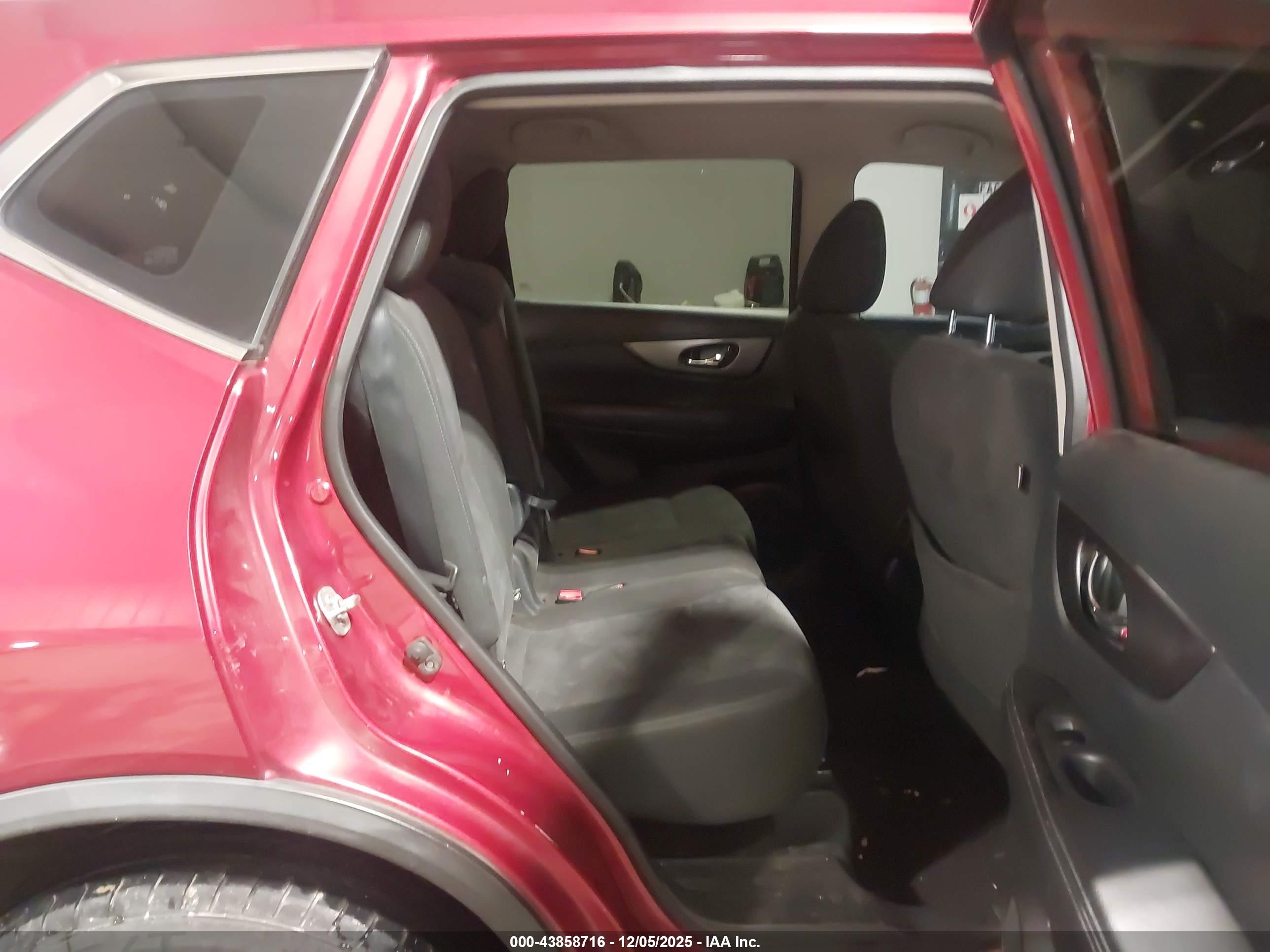 NISSAN ROGUE image 8