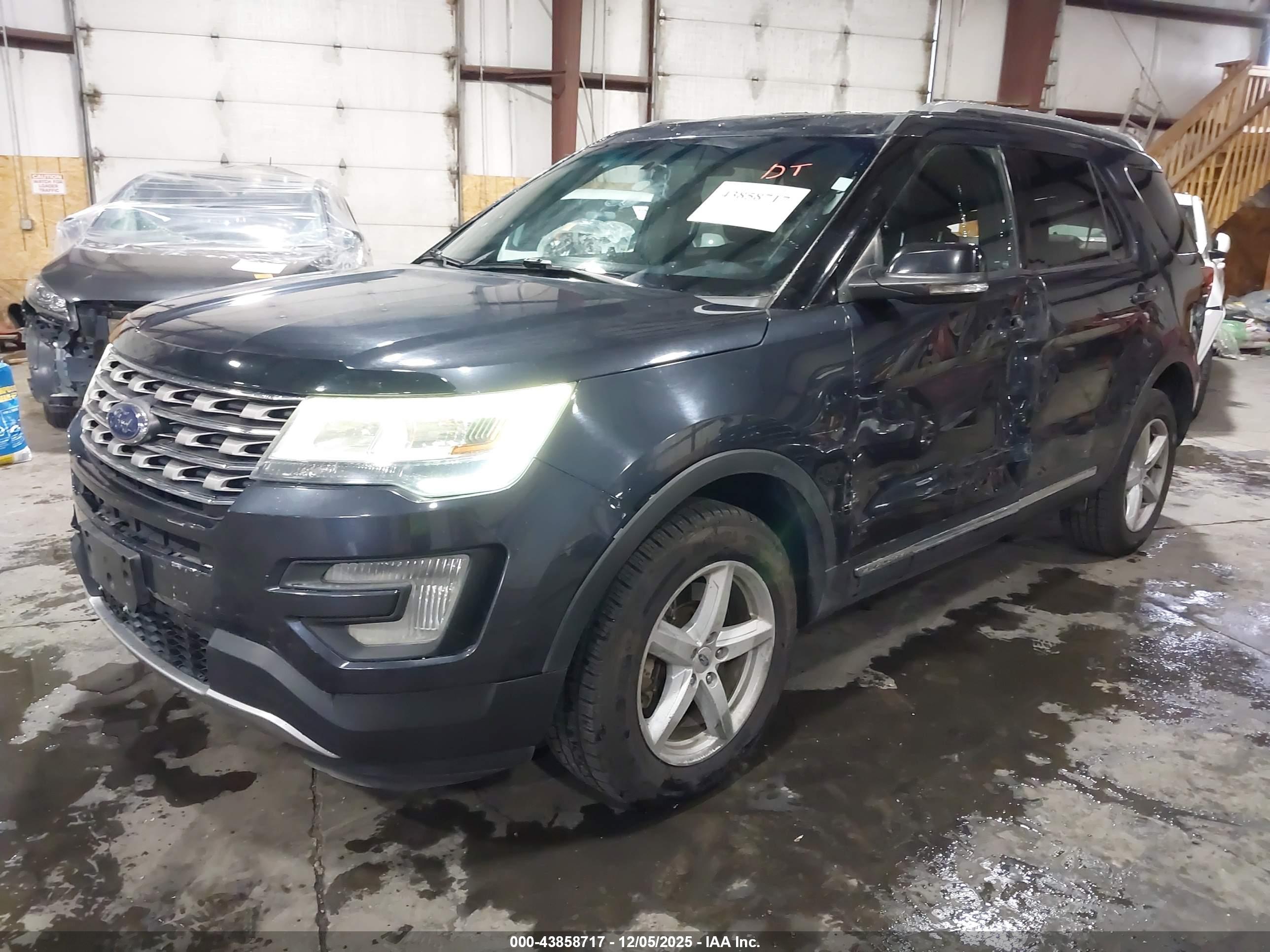 FORD EXPLORER image 2