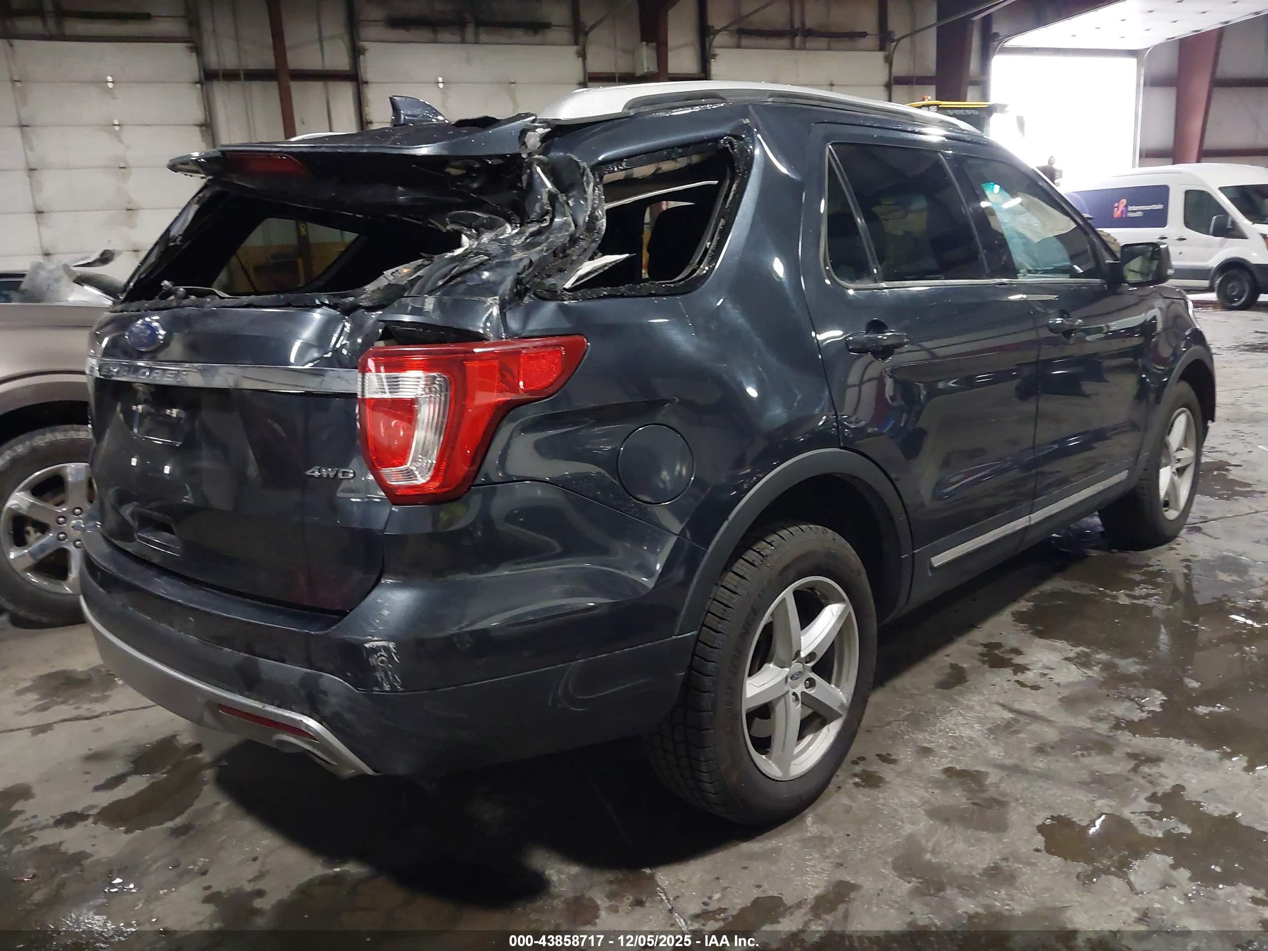 FORD EXPLORER image 4
