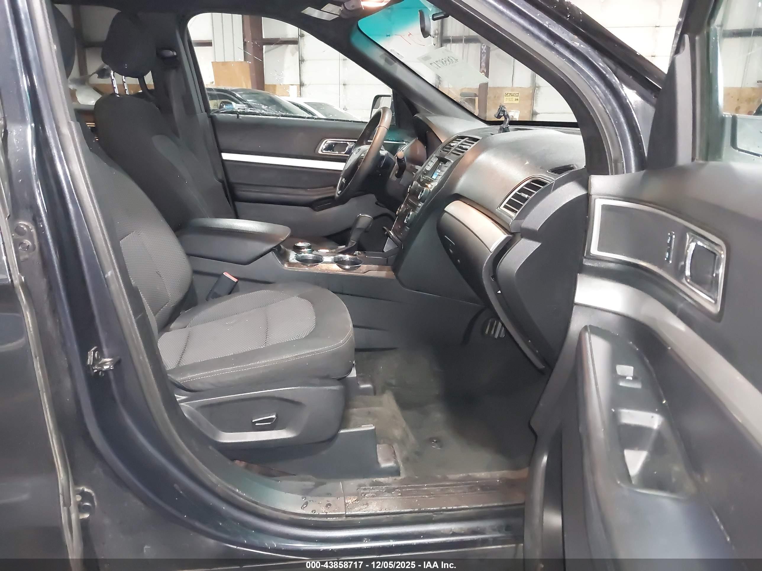 FORD EXPLORER image 5