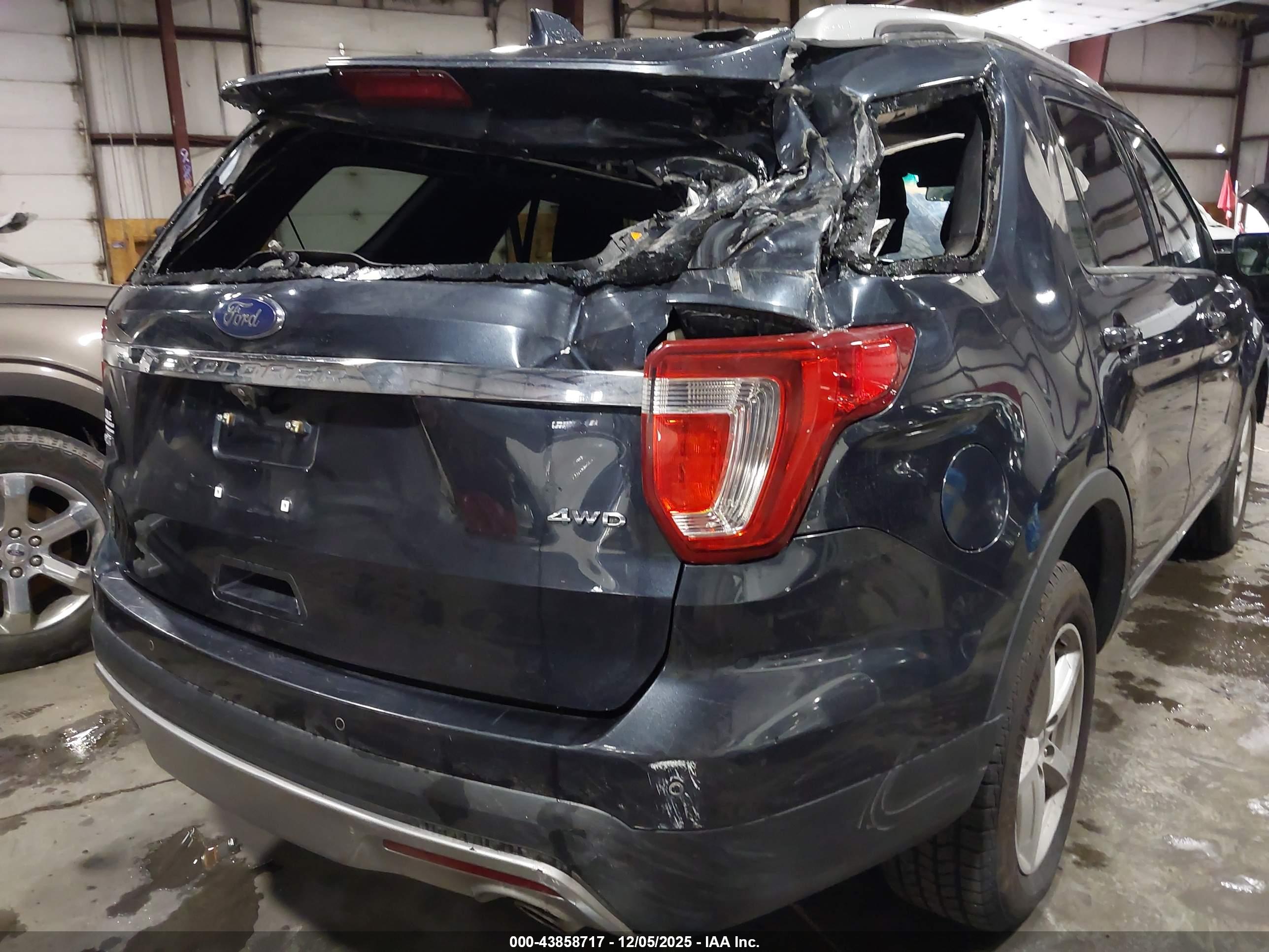 FORD EXPLORER image 6