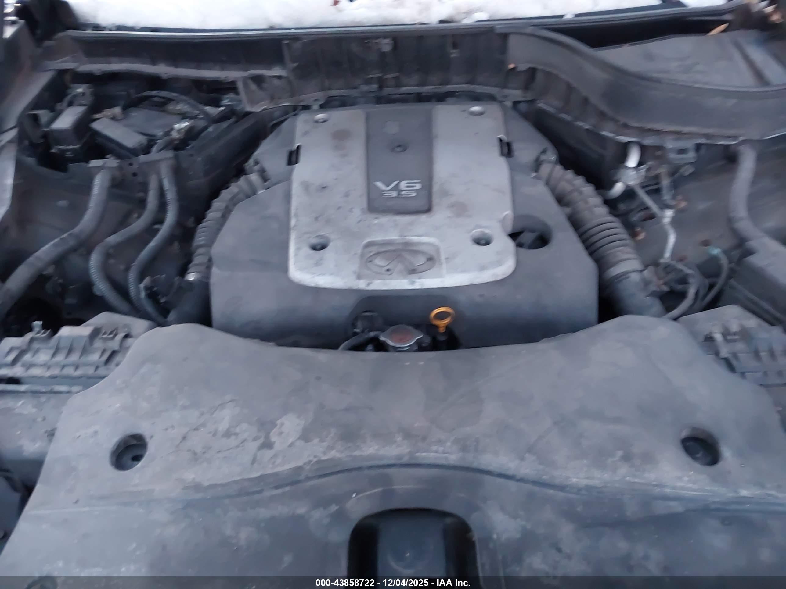 INFINITI FX35 image 10