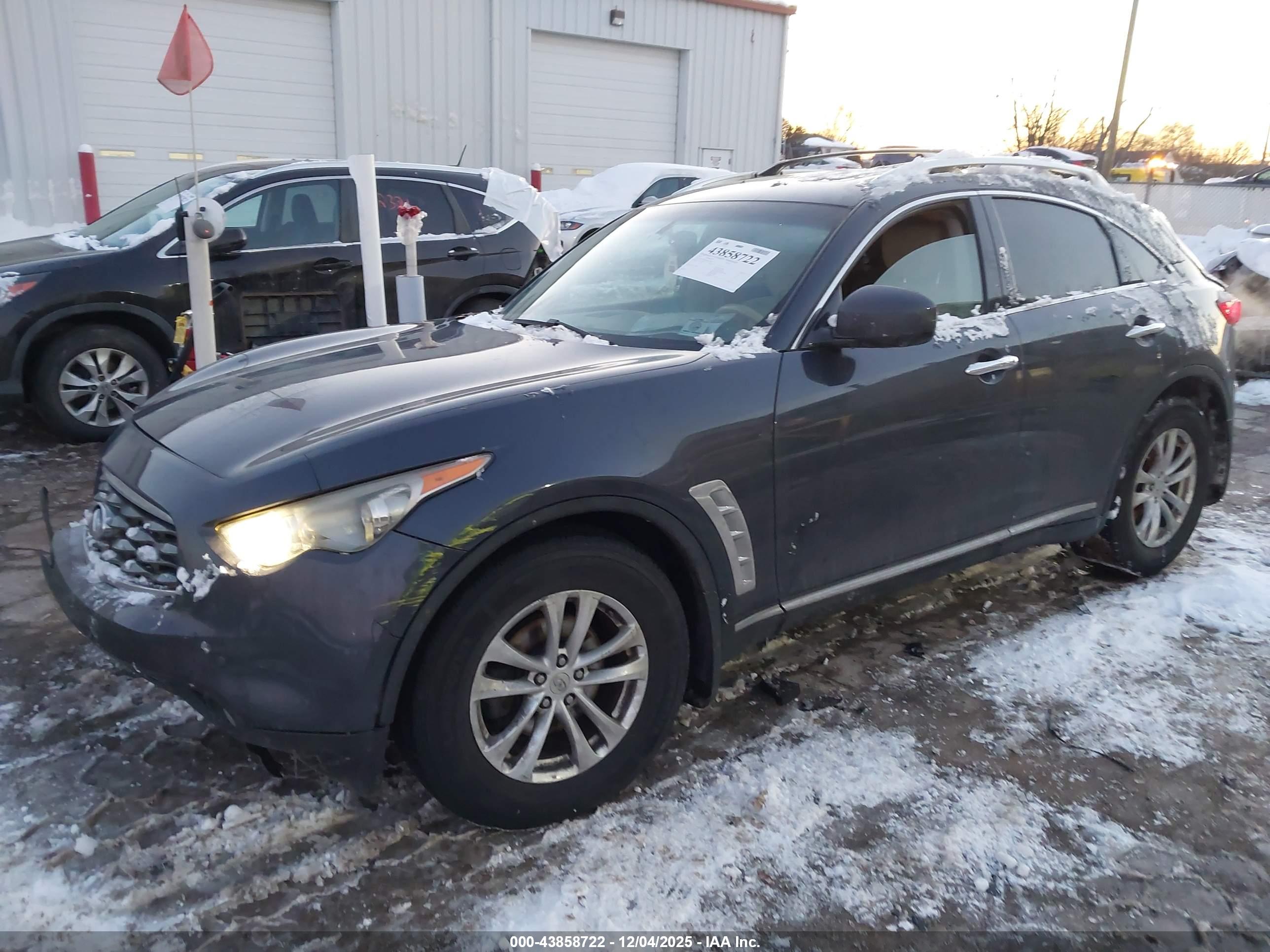 INFINITI FX35 image 2