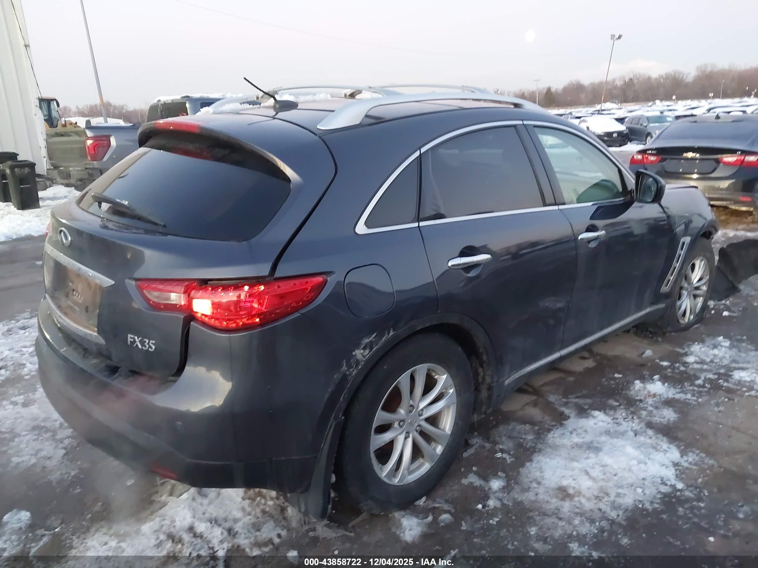 INFINITI FX35 image 4