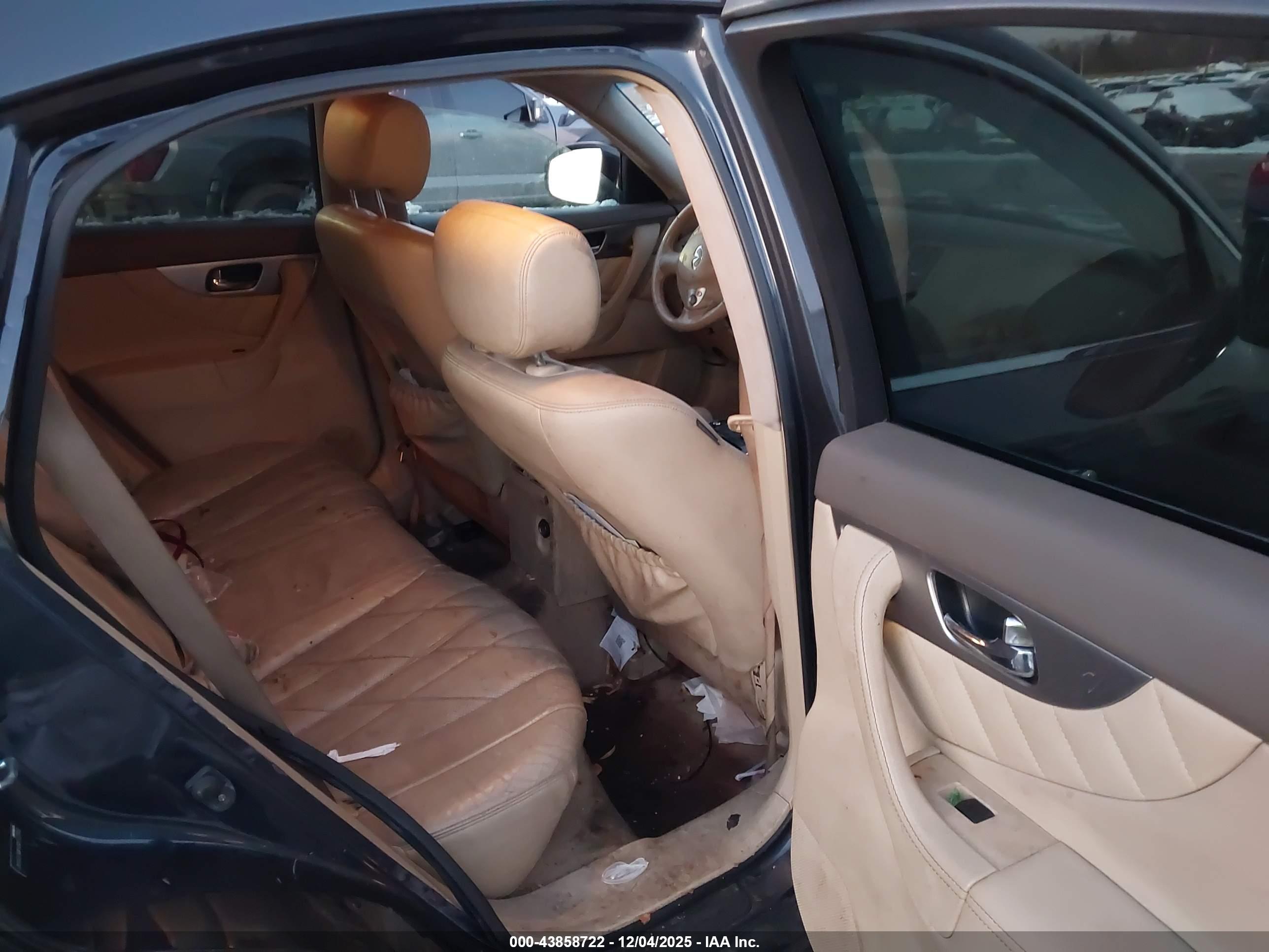 INFINITI FX35 image 8