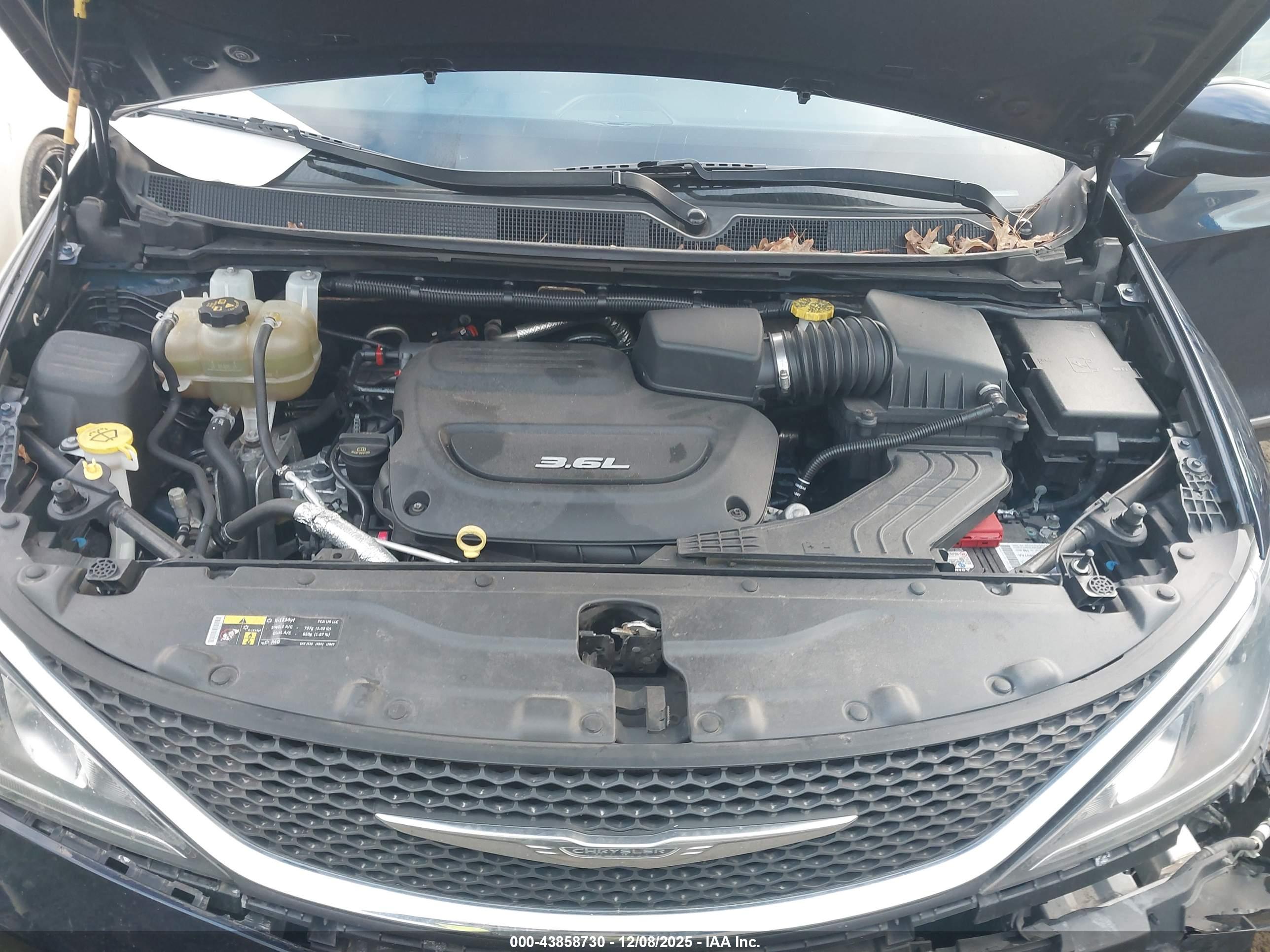 CHRYSLER PACIFICA image 10