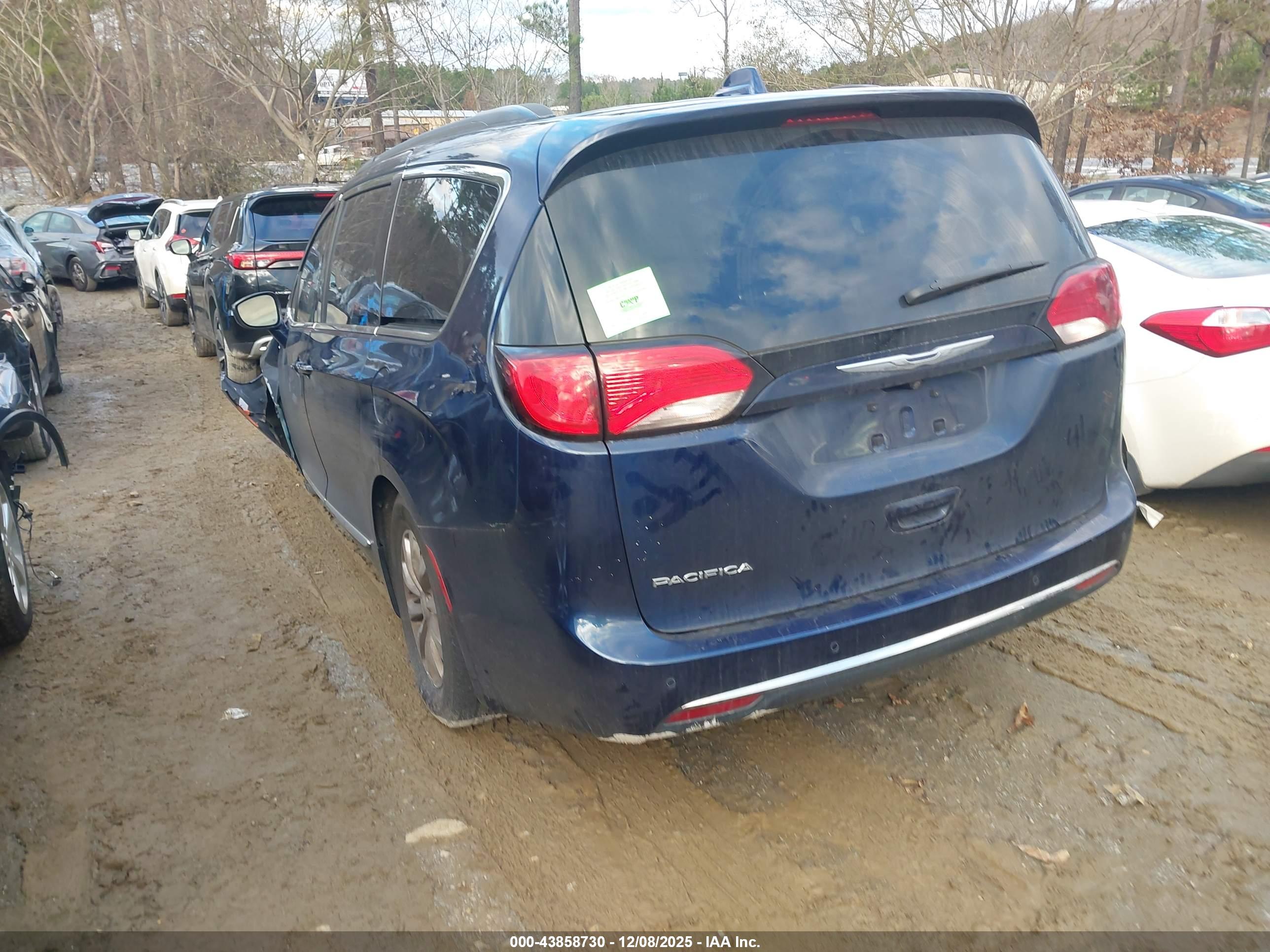 CHRYSLER PACIFICA image 3