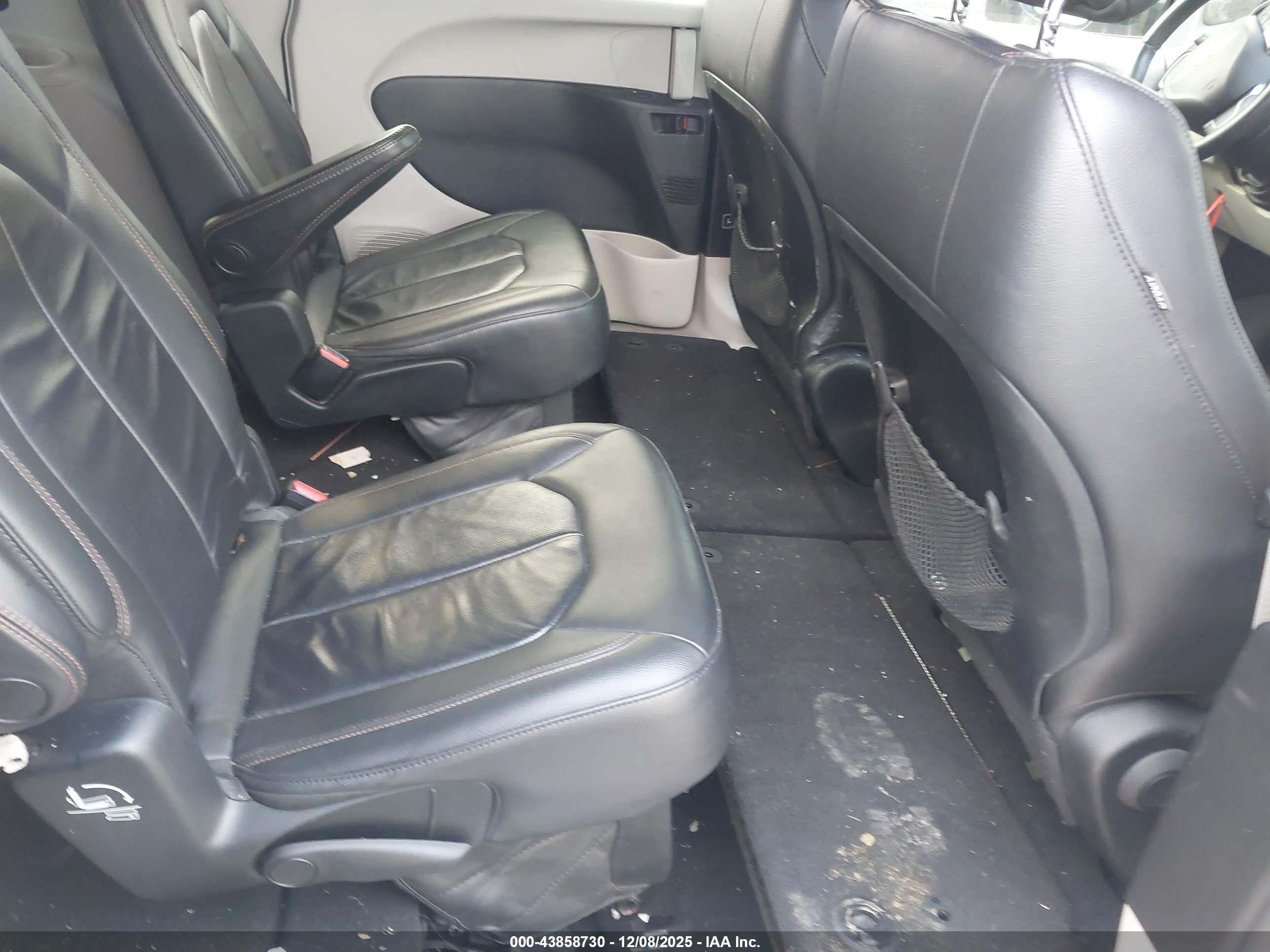 CHRYSLER PACIFICA image 8