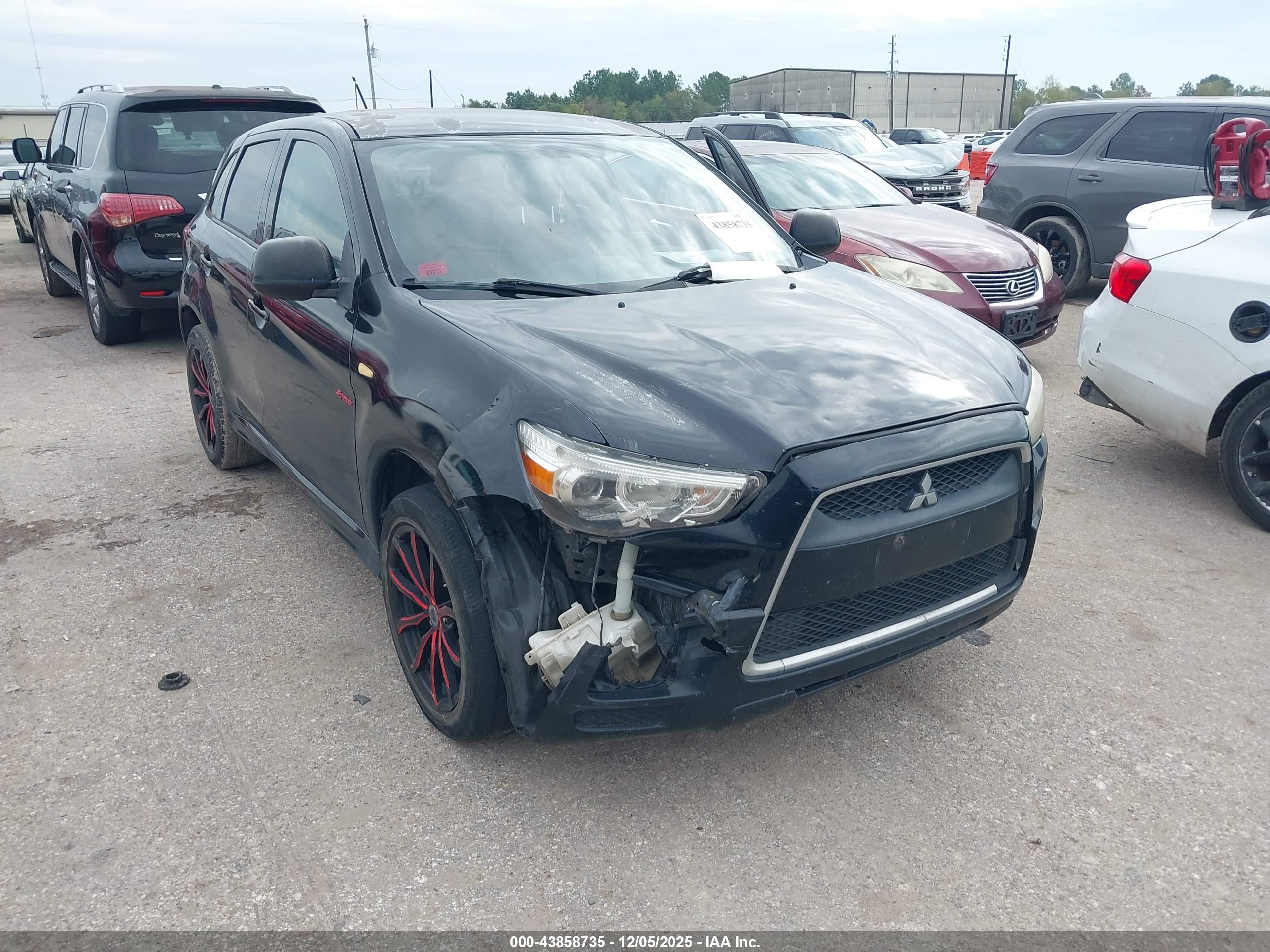 MITSUBISHI OUTLANDER image 6