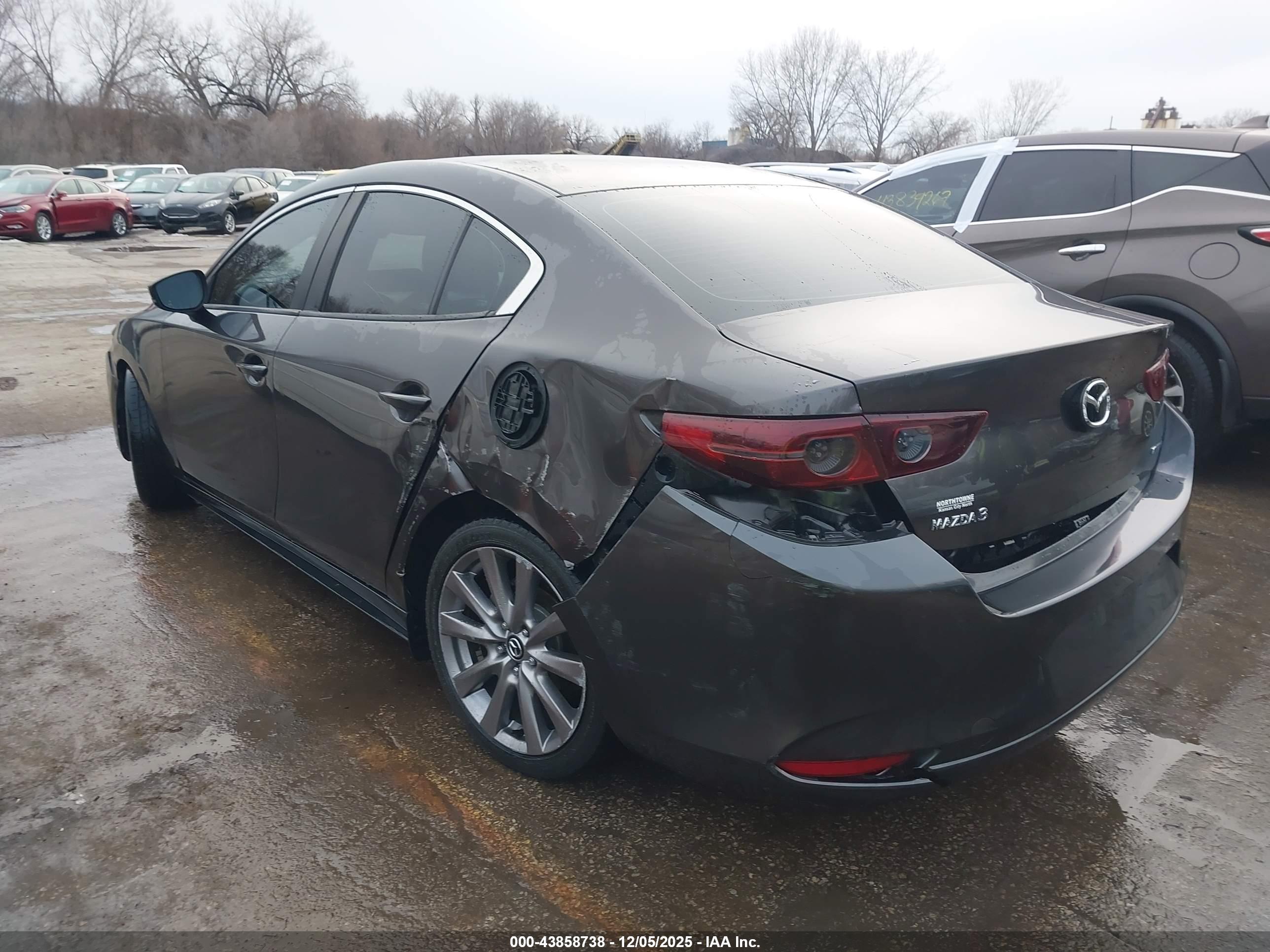 MAZDA MAZDA3 image 3
