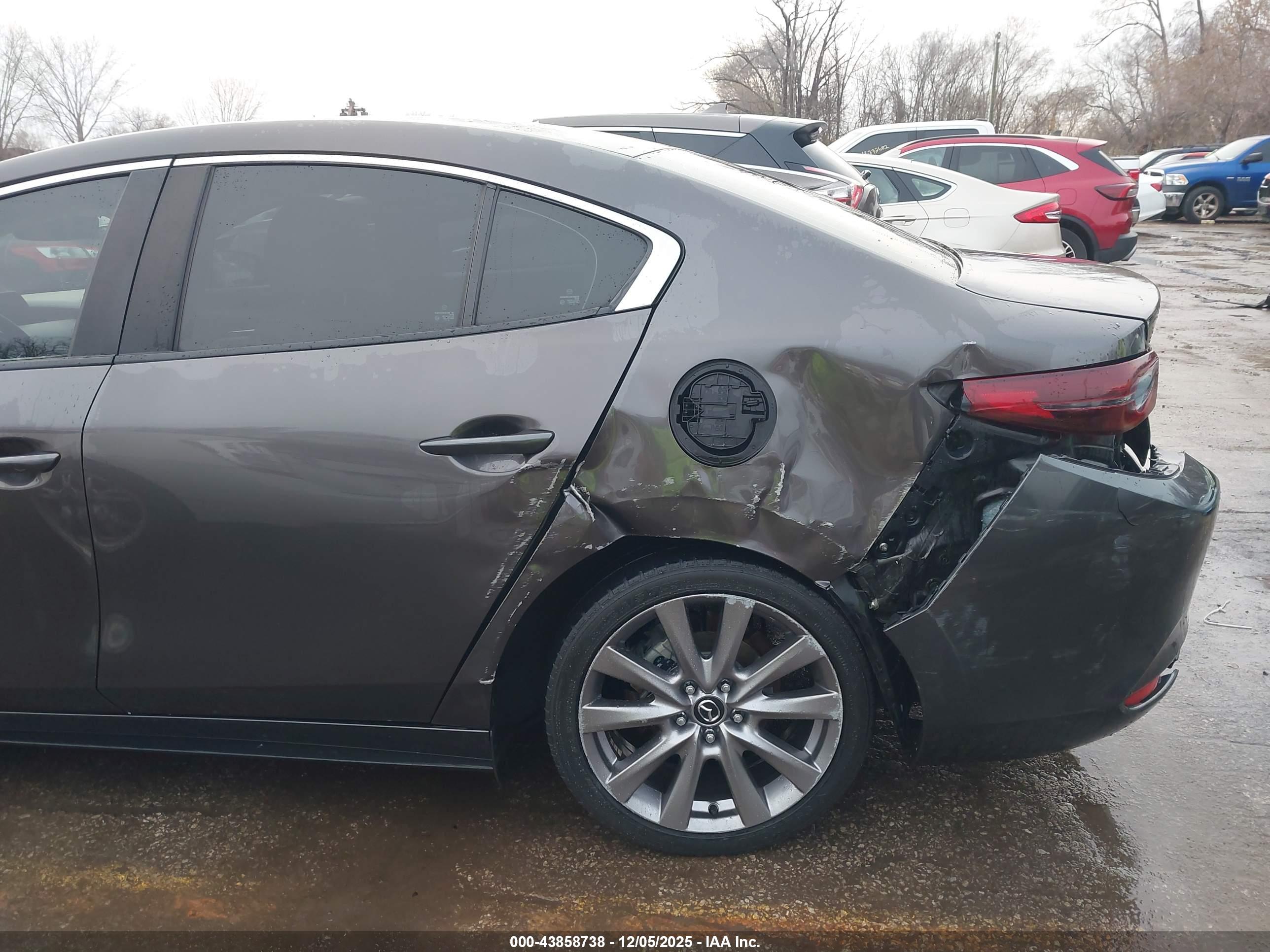 MAZDA MAZDA3 image 6