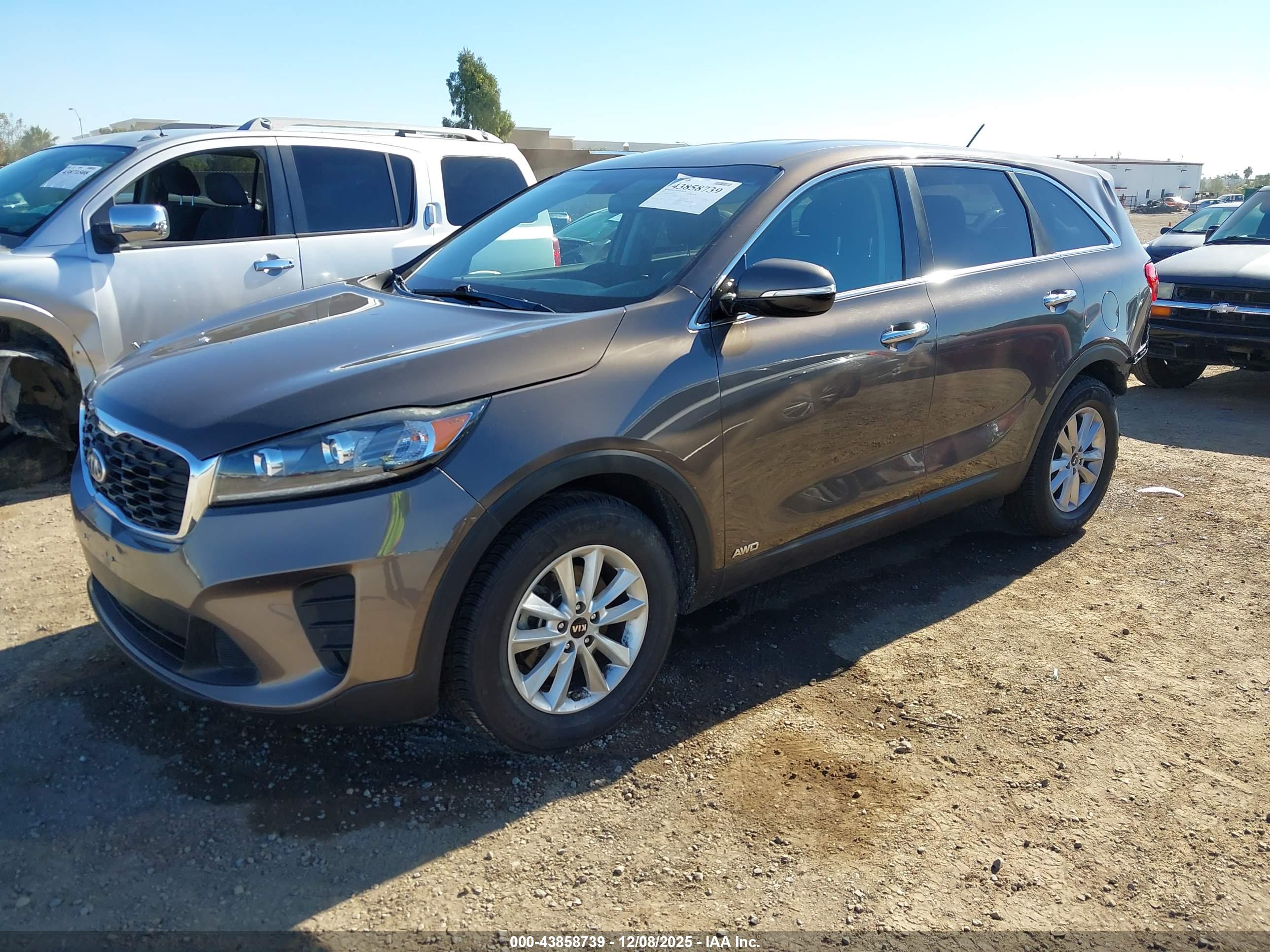 KIA SORENTO image 2