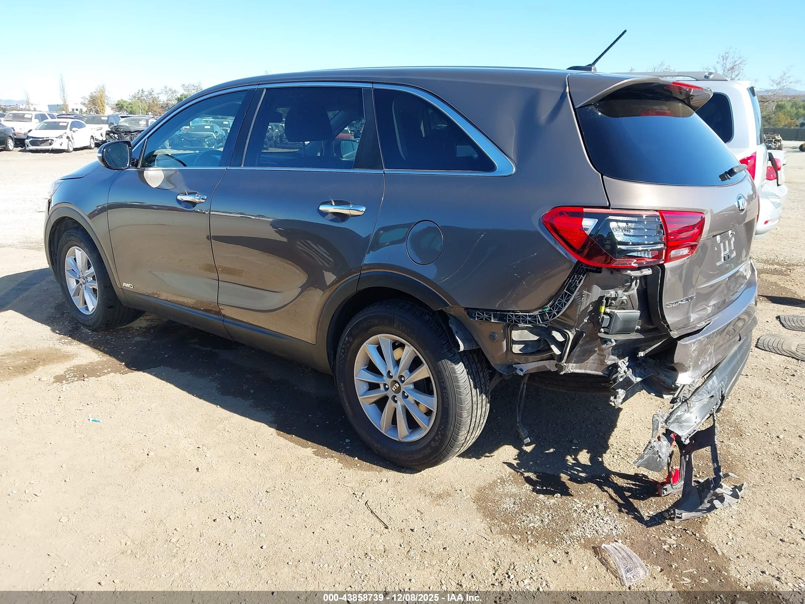 KIA SORENTO image 3