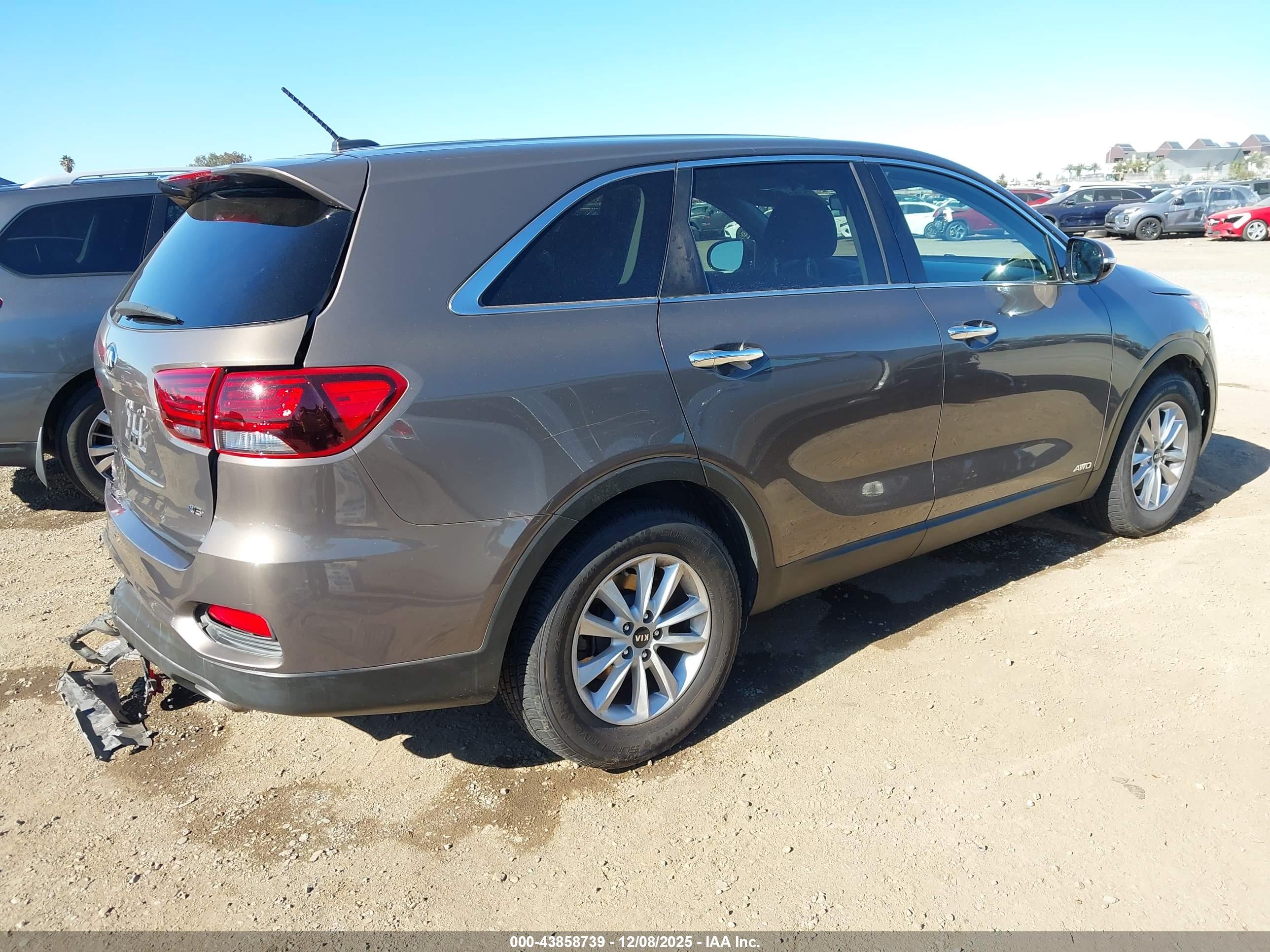 KIA SORENTO image 4