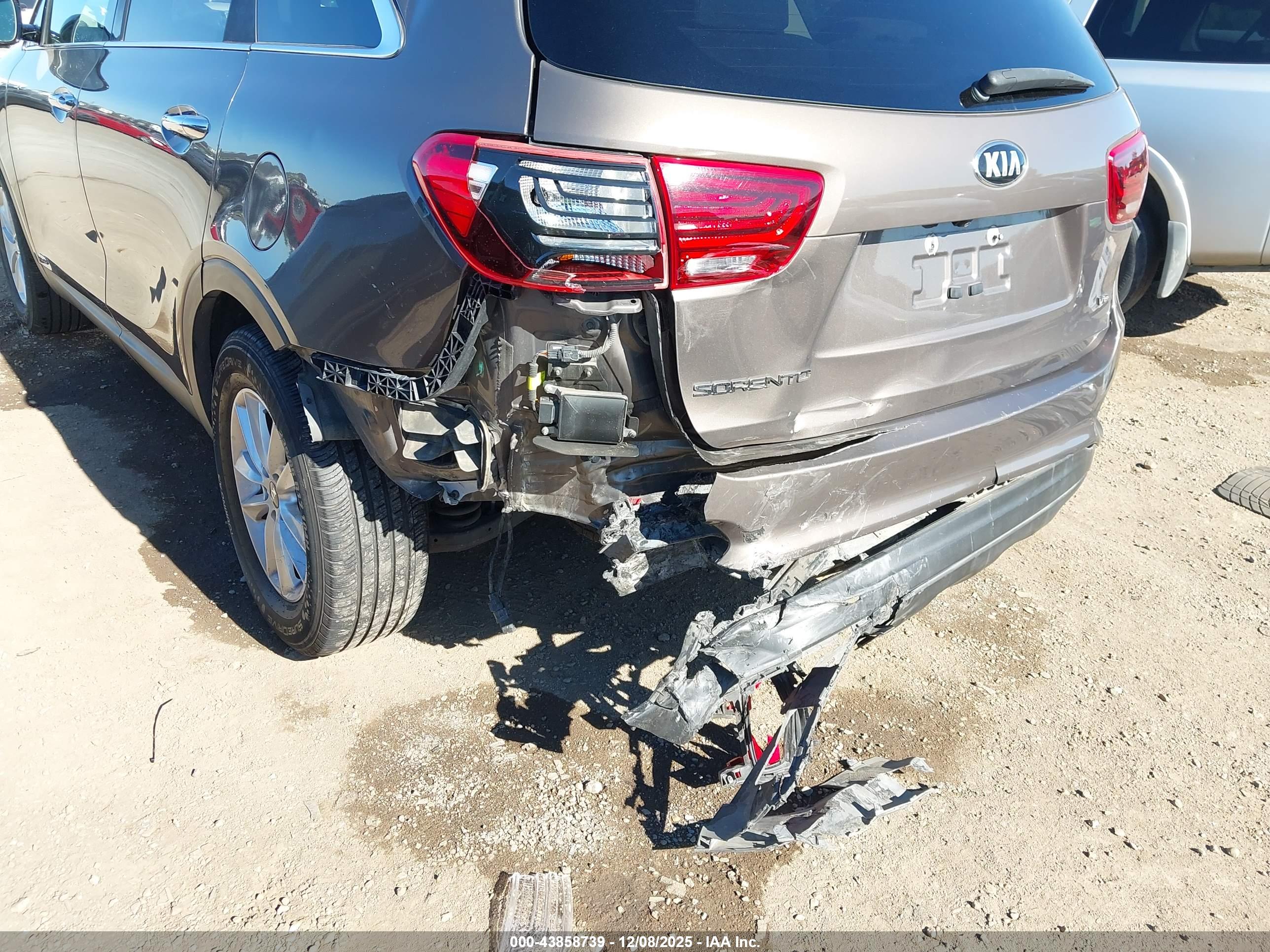 KIA SORENTO image 6