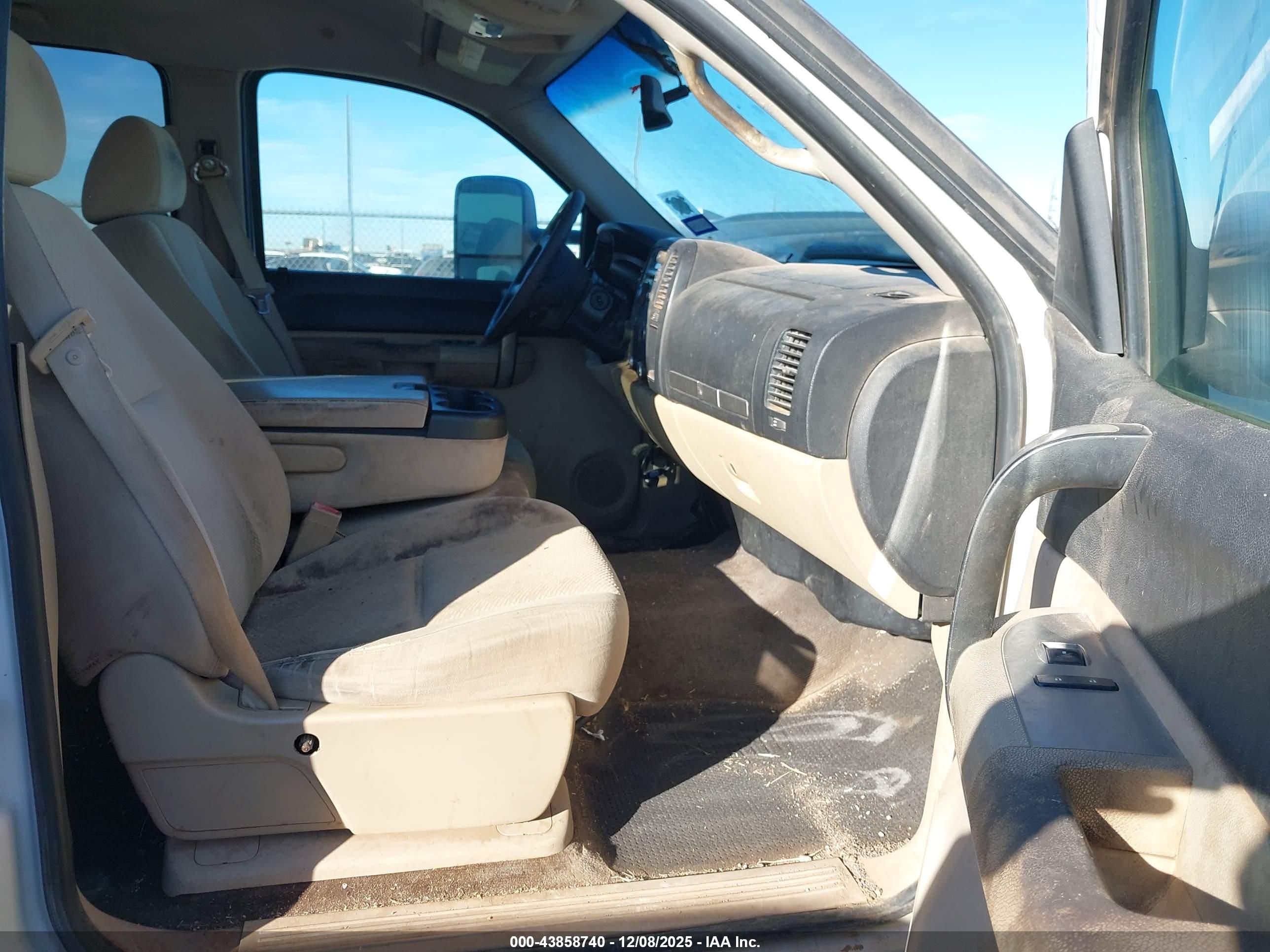 CHEVROLET SILVERADO image 5