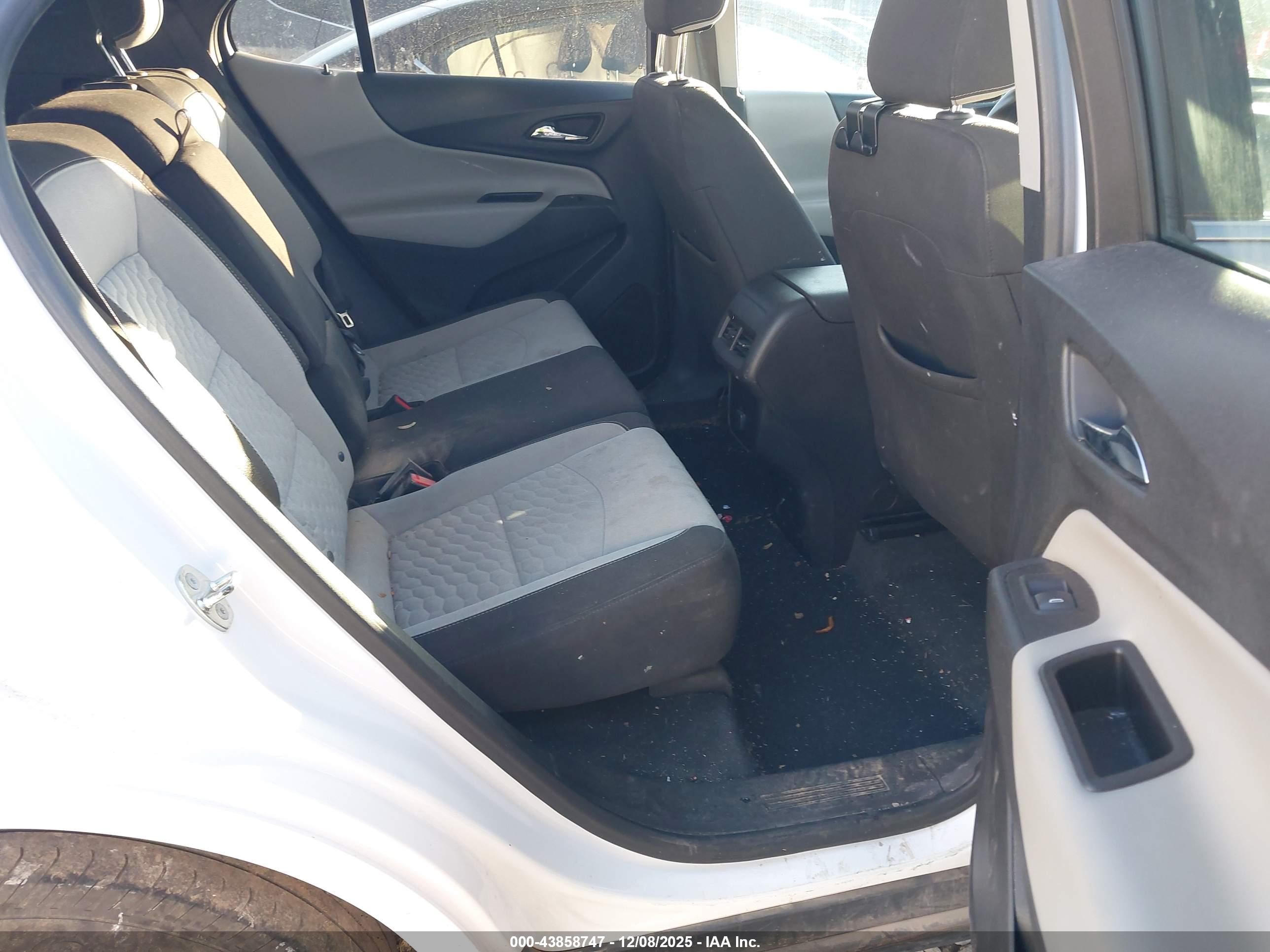 CHEVROLET EQUINOX image 8