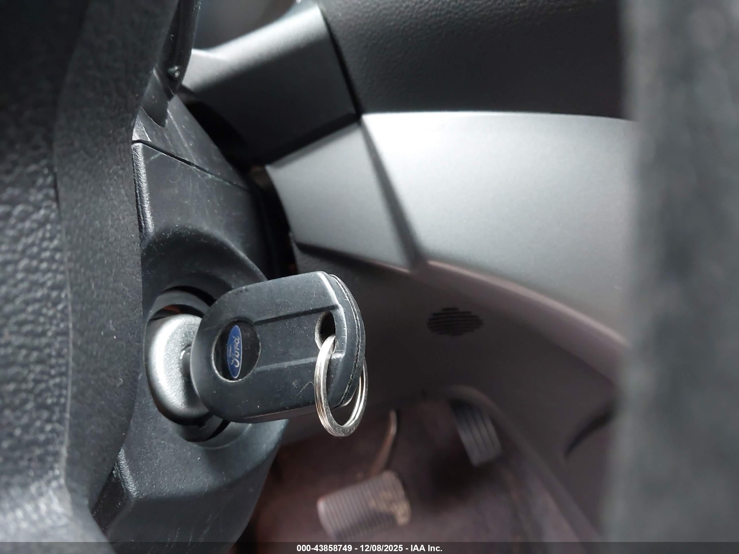 FORD ESCAPE image 11