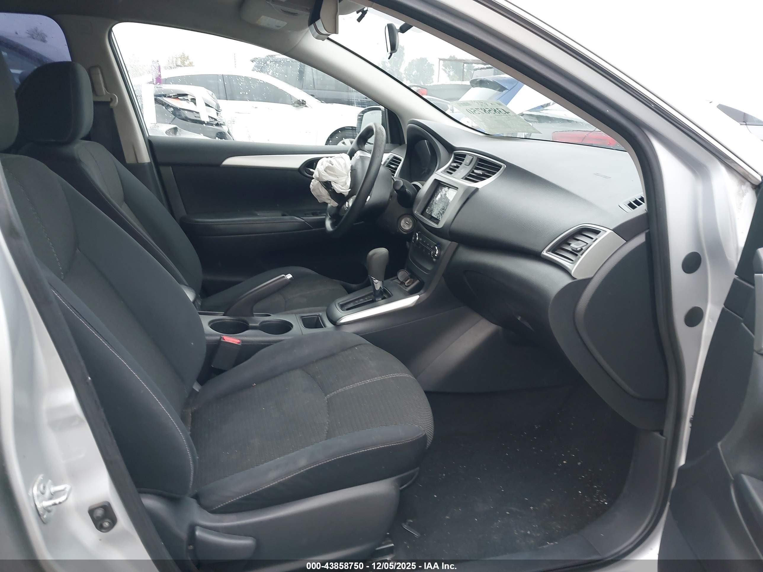 NISSAN SENTRA image 5