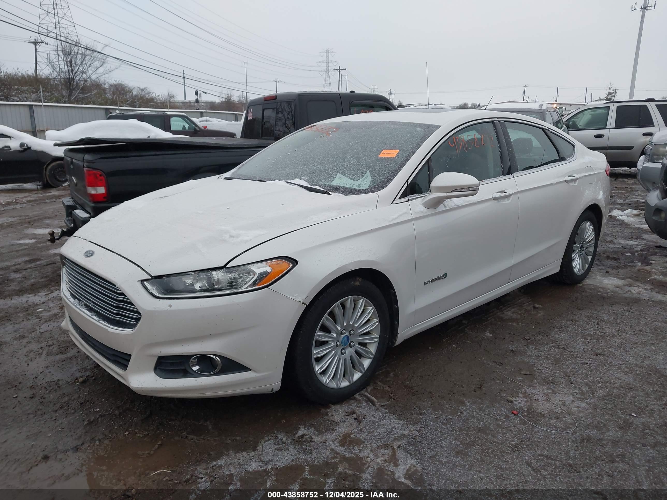 FORD FUSION image 2