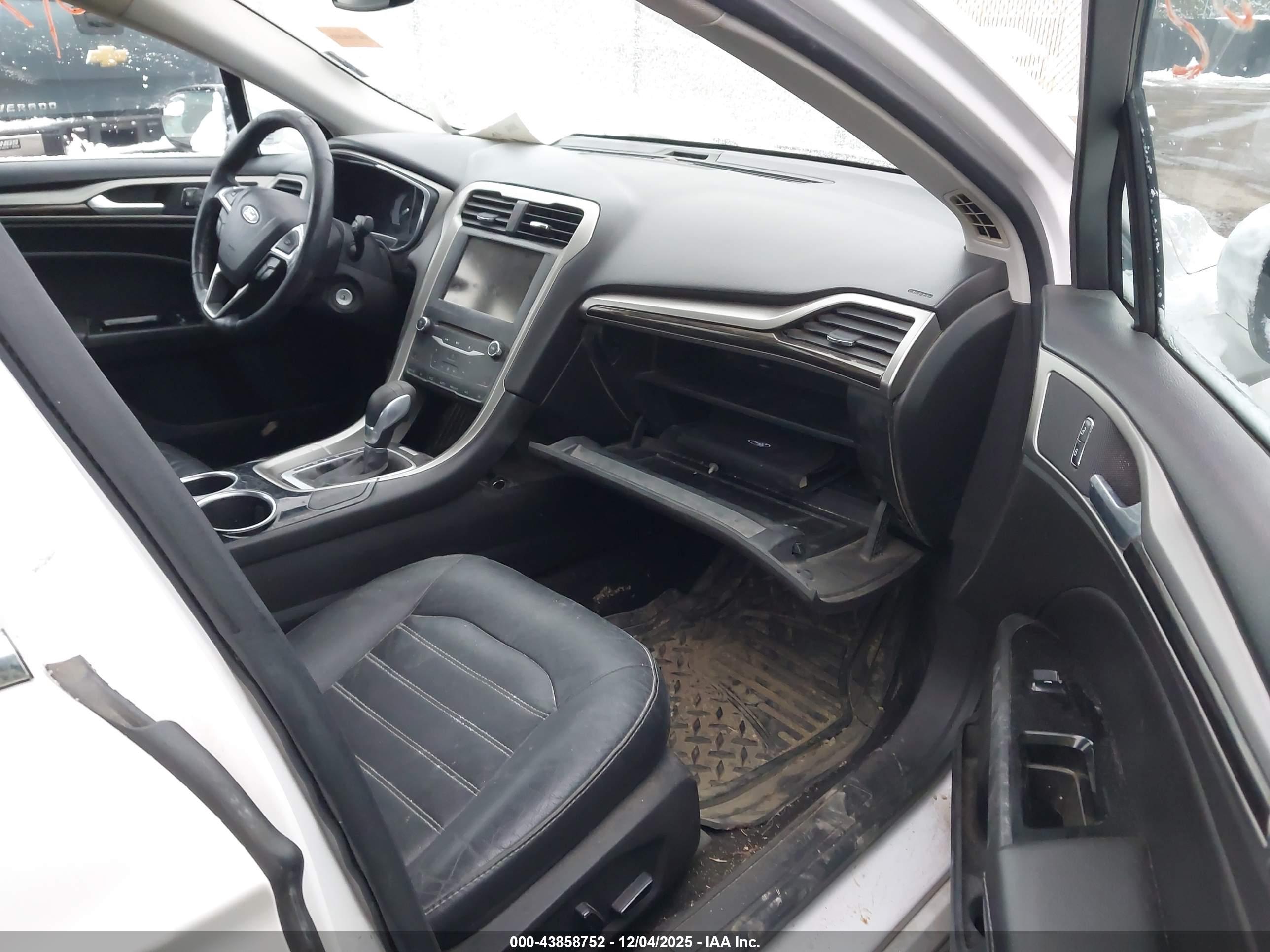 FORD FUSION image 5
