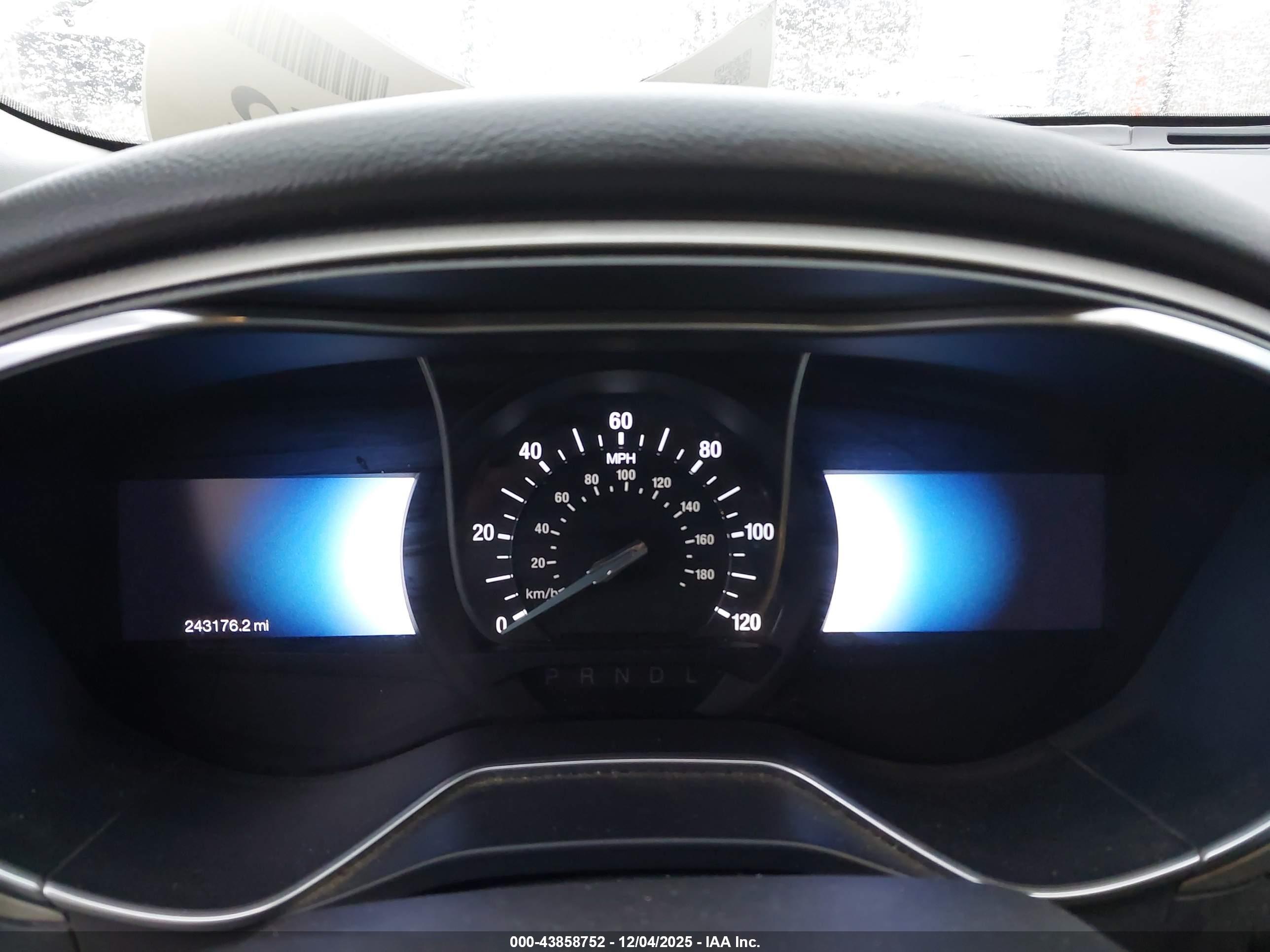 FORD FUSION image 7