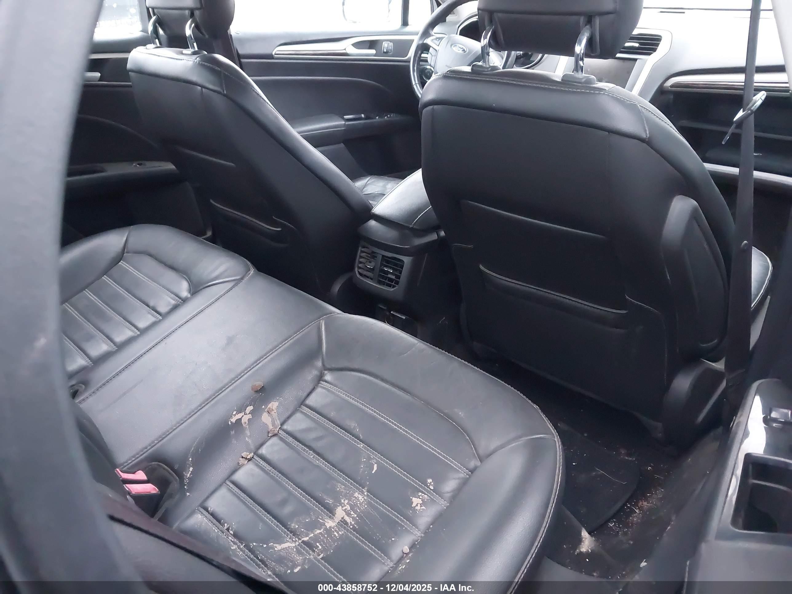 FORD FUSION image 8