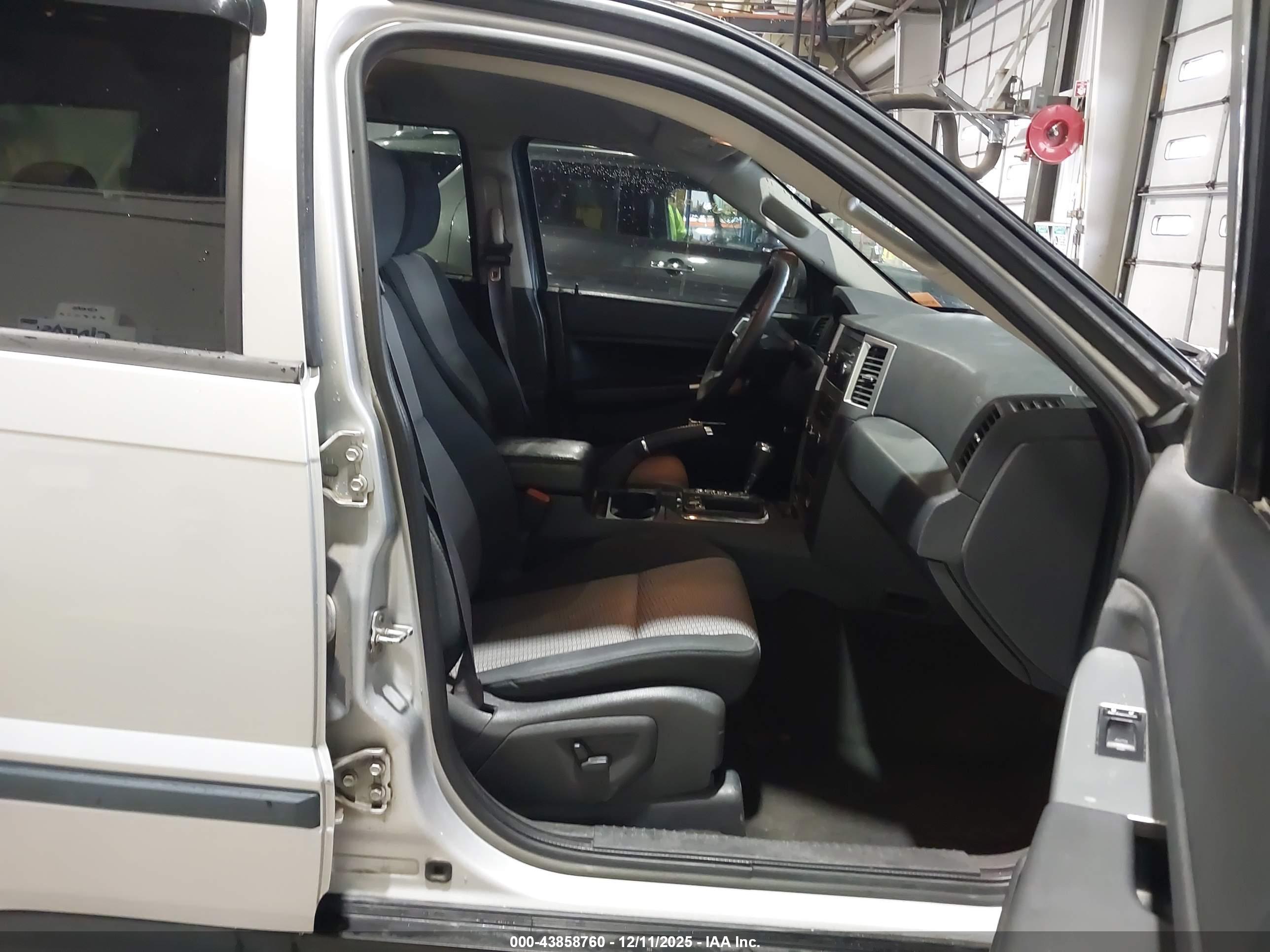 JEEP GRAND image 5