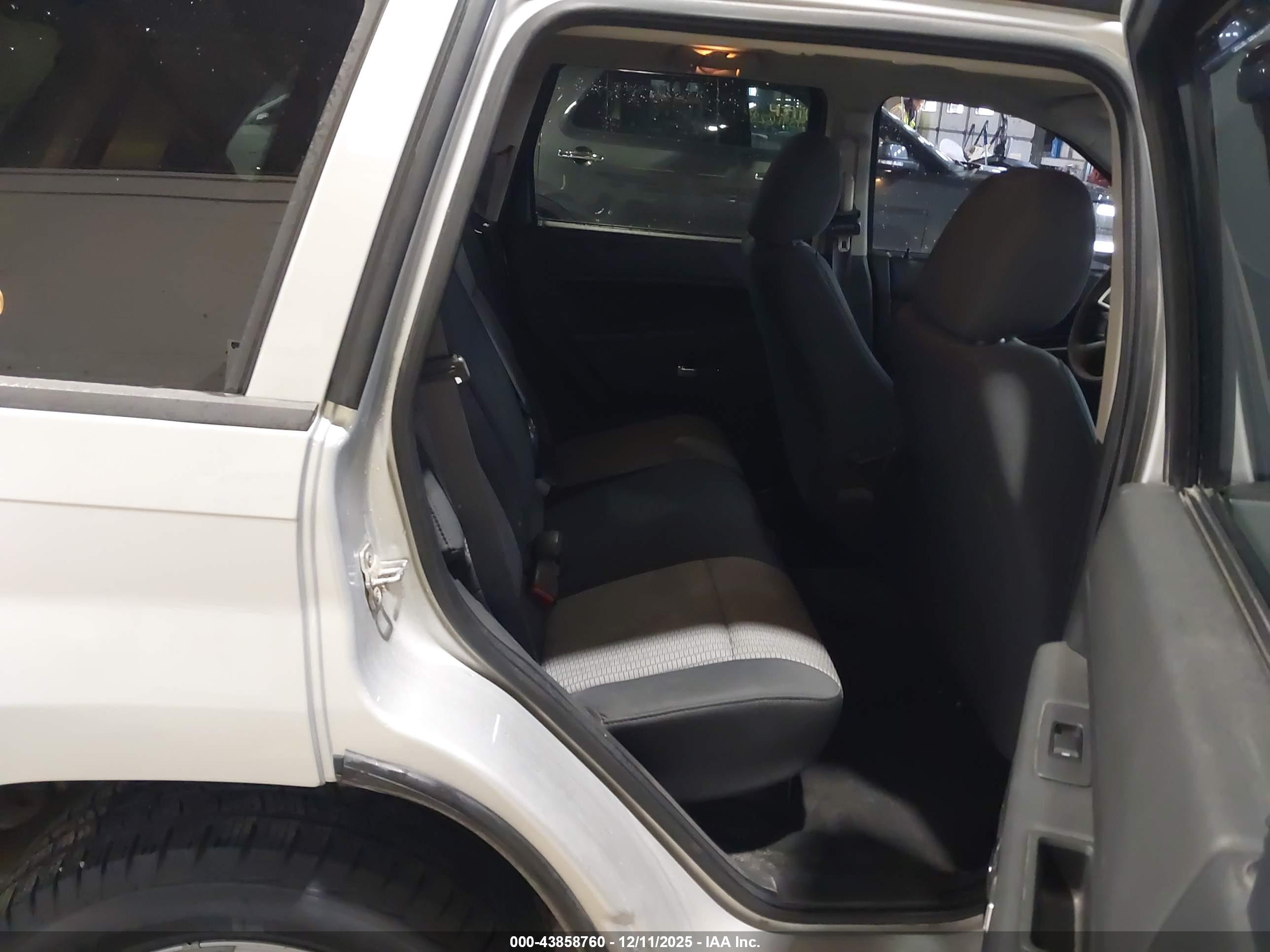 JEEP GRAND image 8