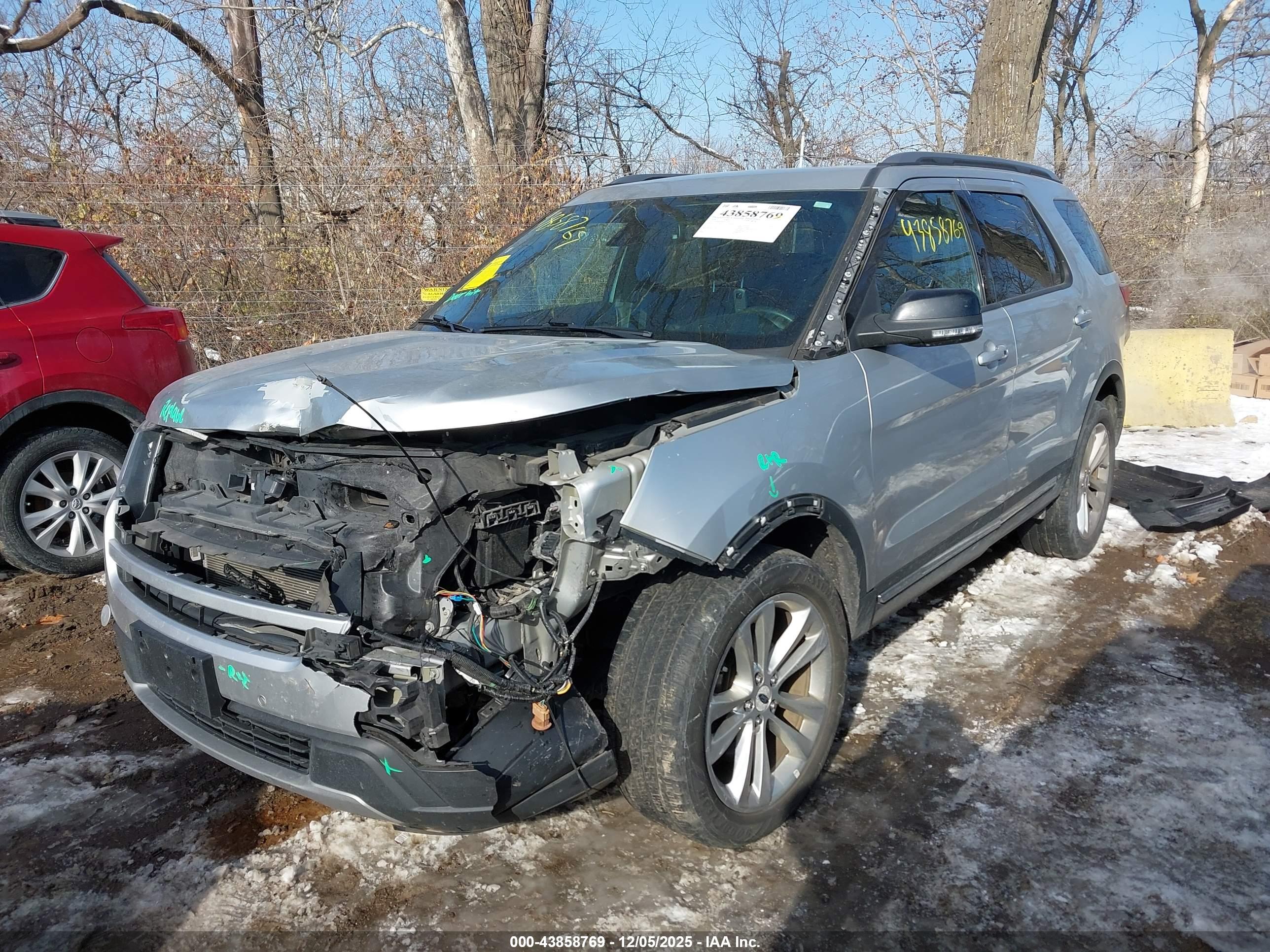FORD EXPLORER image 2