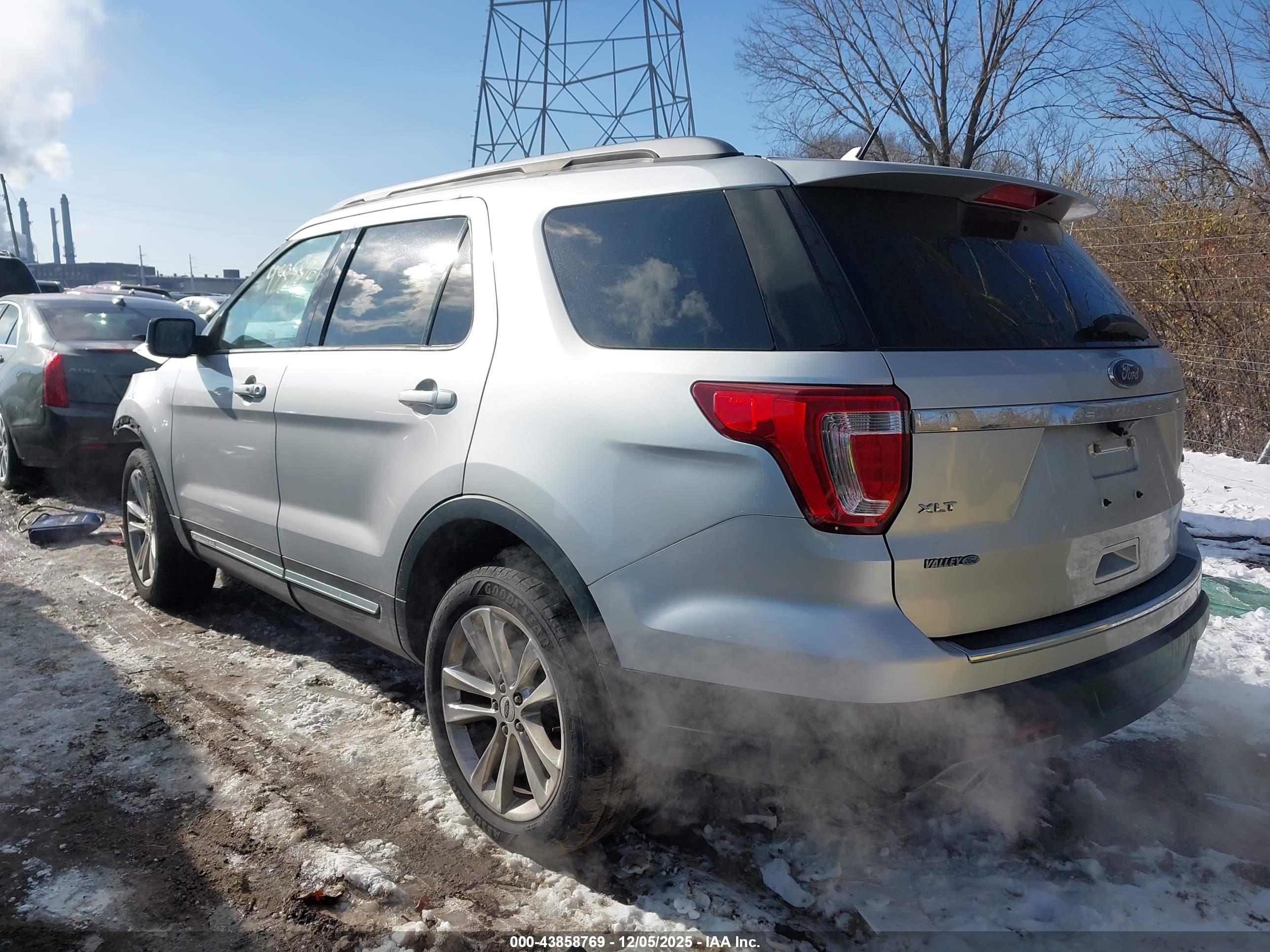 FORD EXPLORER image 3