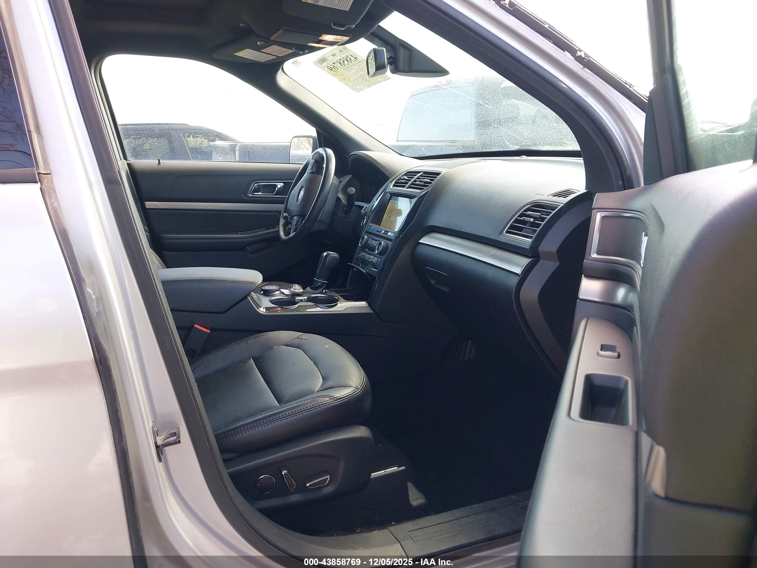 FORD EXPLORER image 5