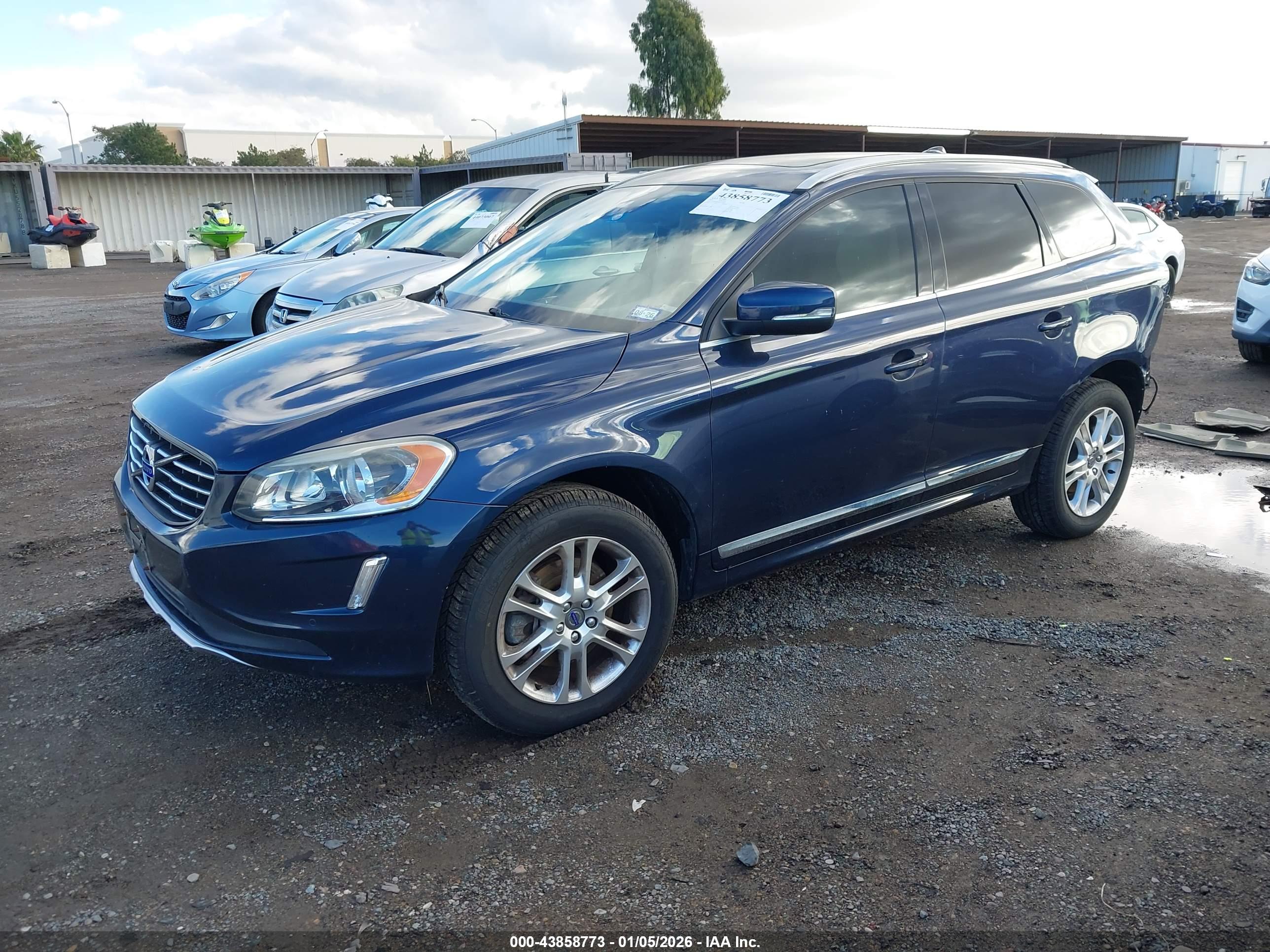 VOLVO XC60 image 2