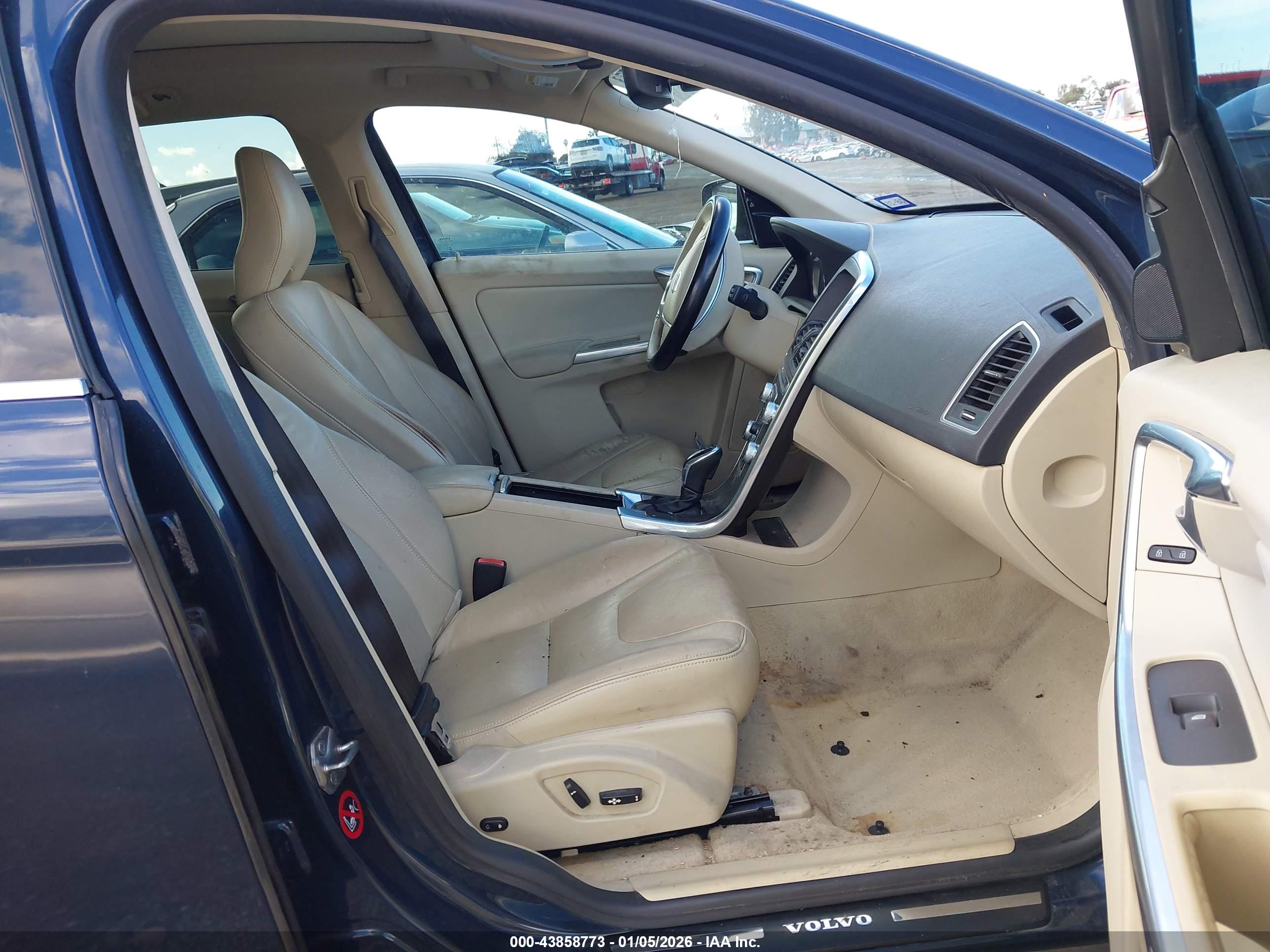 VOLVO XC60 image 5