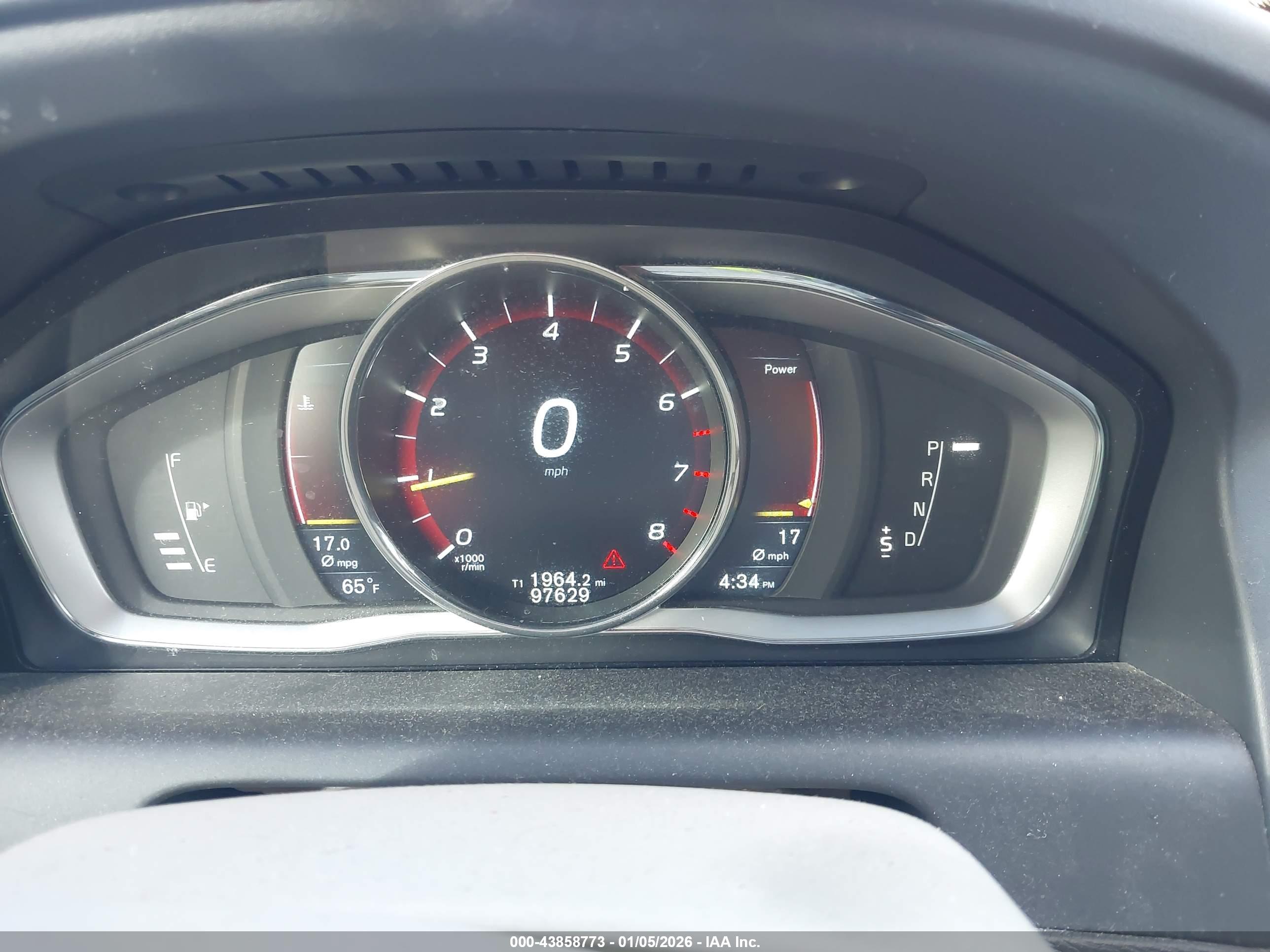 VOLVO XC60 image 7