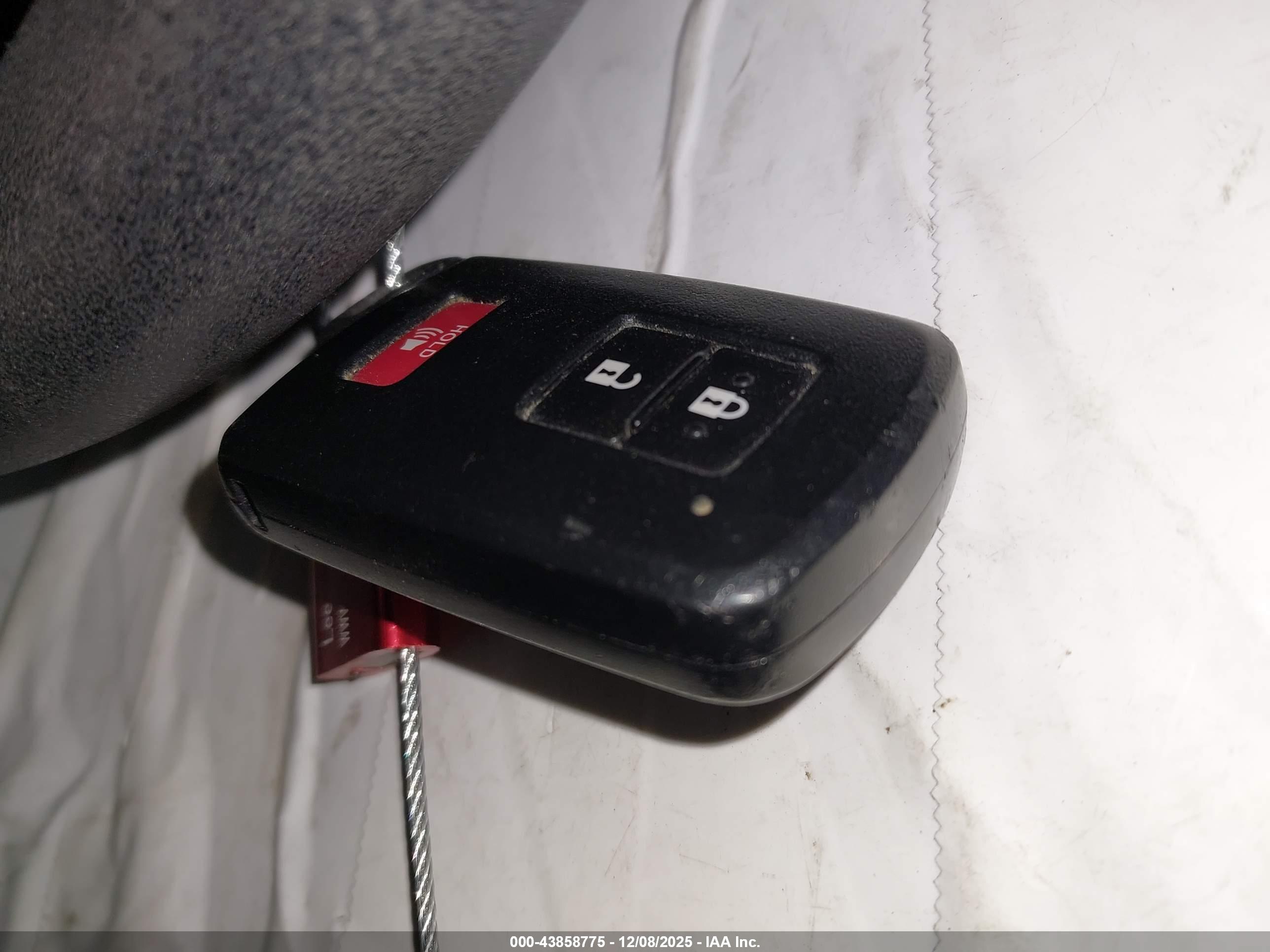 TOYOTA PRIUS image 11