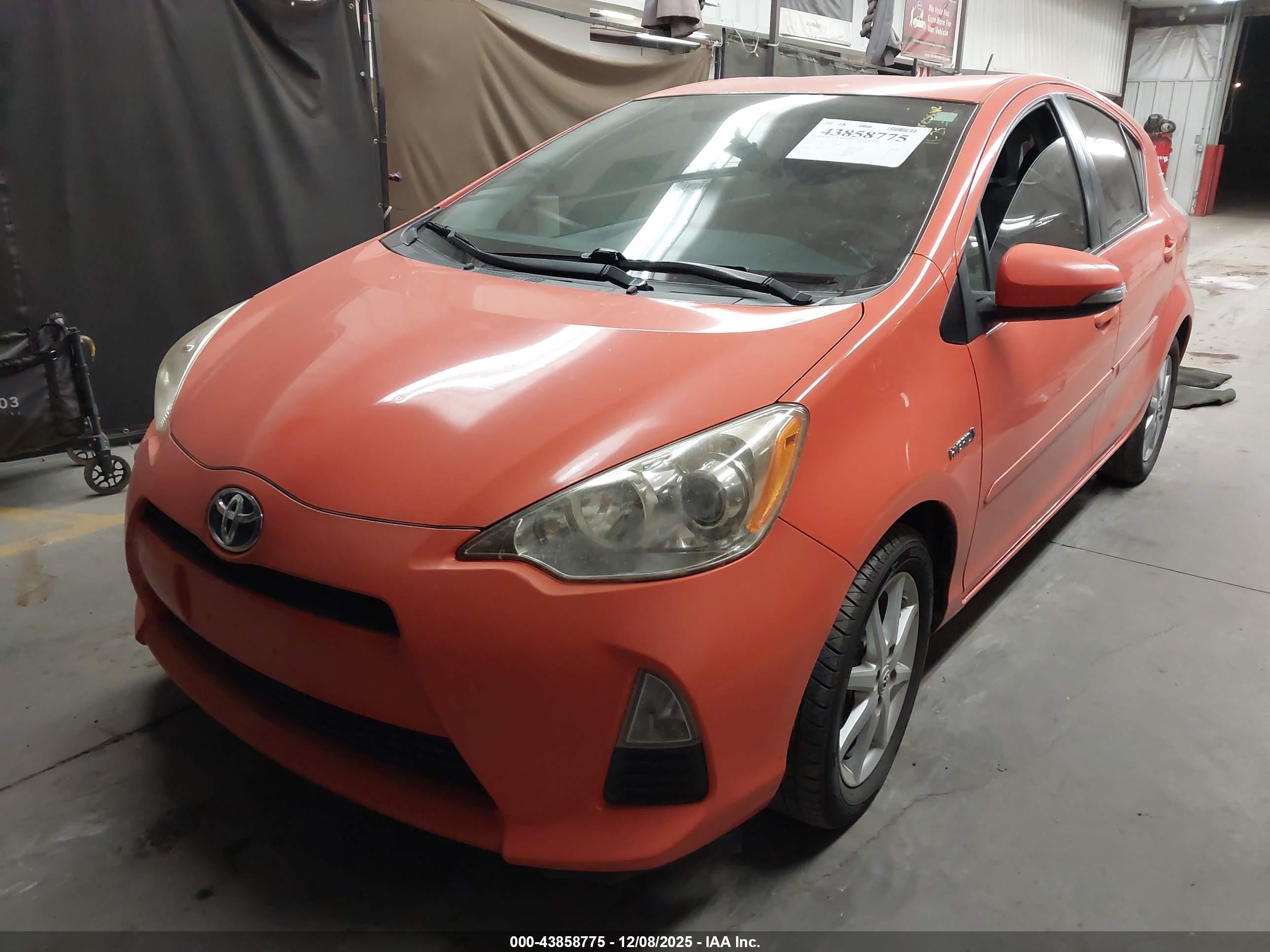 TOYOTA PRIUS image 2
